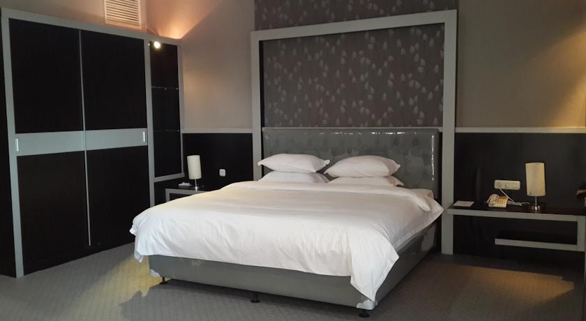 Raz Hotel and Convention