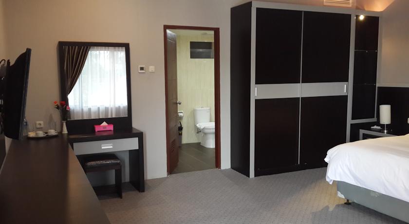 Raz Hotel and Convention