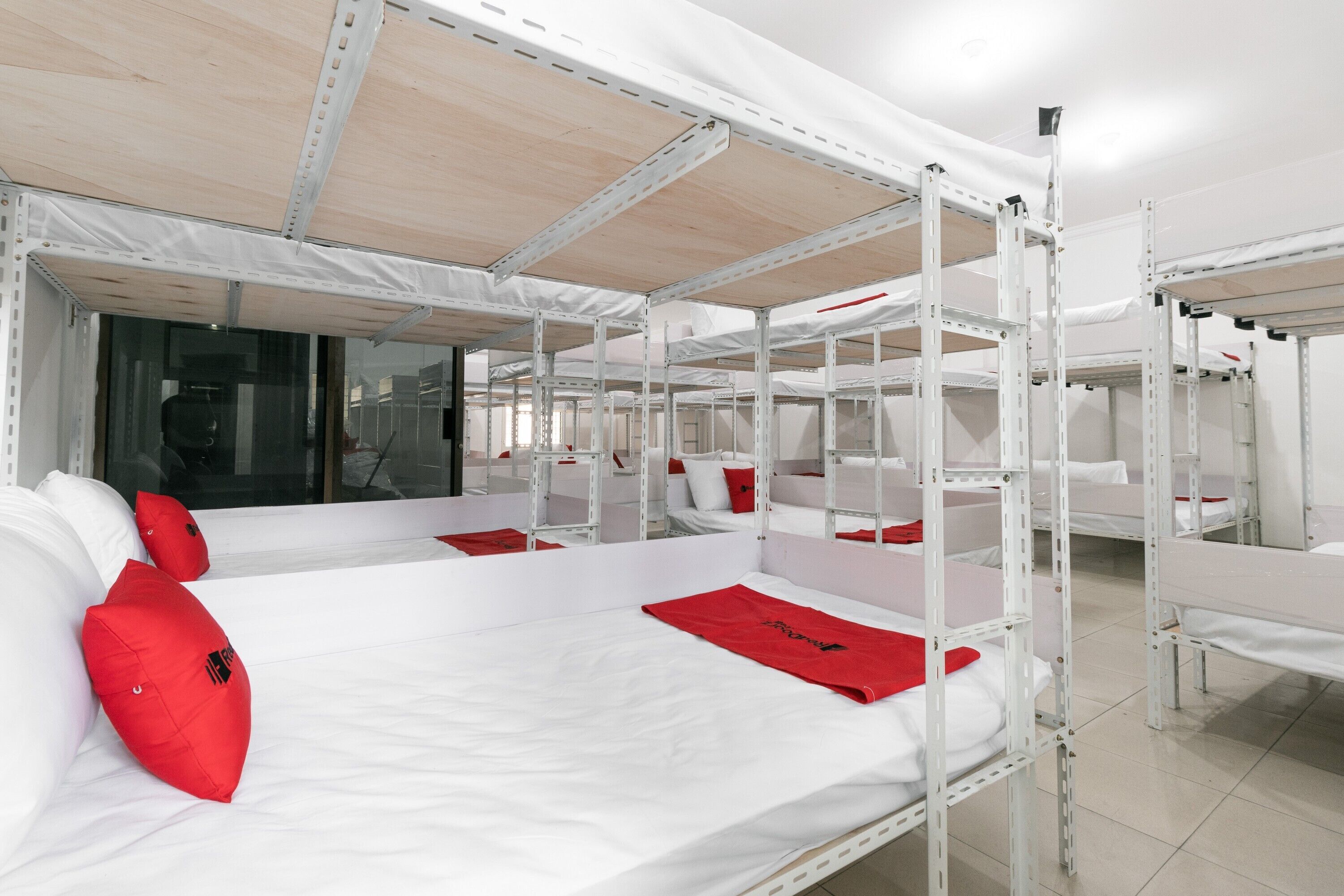 RedDoorz near Sun Plaza Medan 2