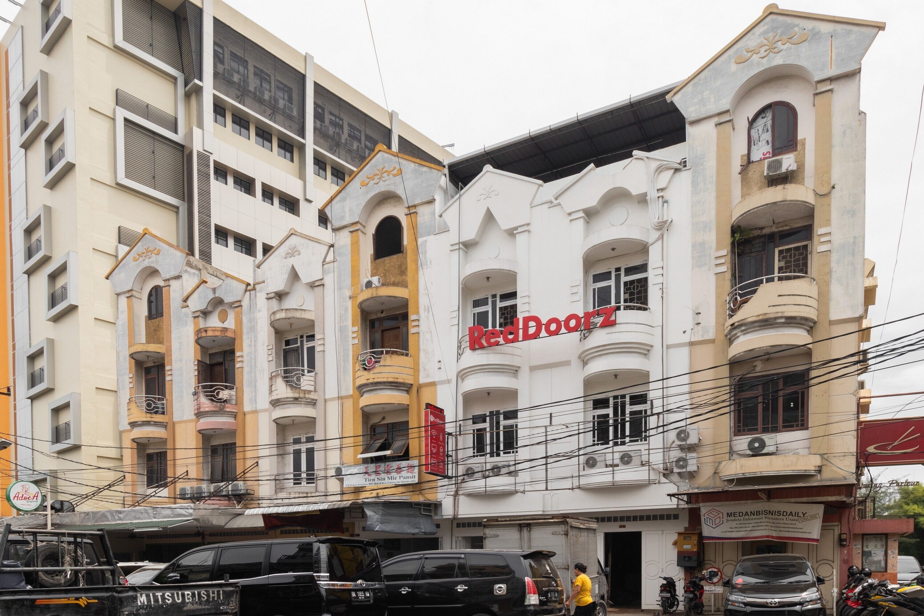 RedDoorz near Sun Plaza Medan 2