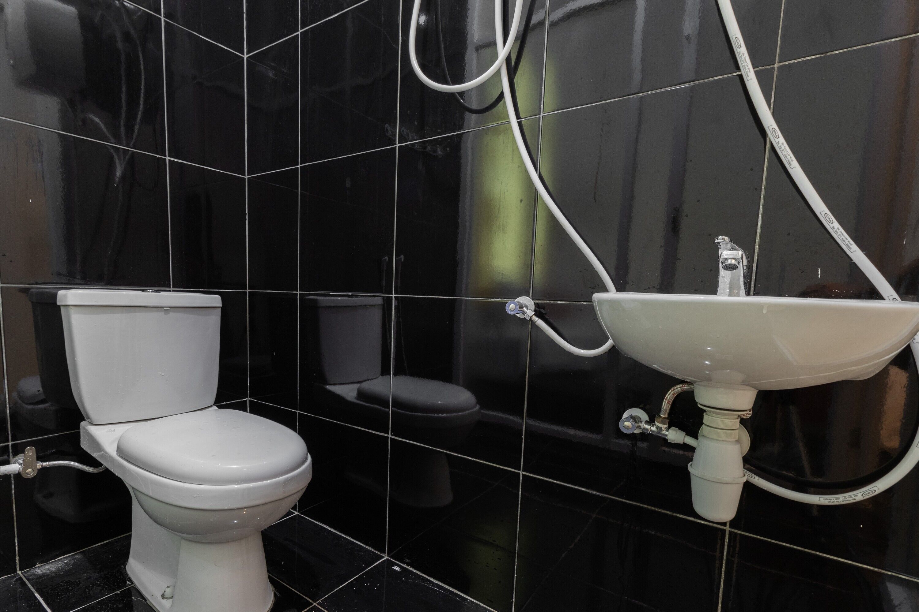 RedDoorz near Sun Plaza Medan 2