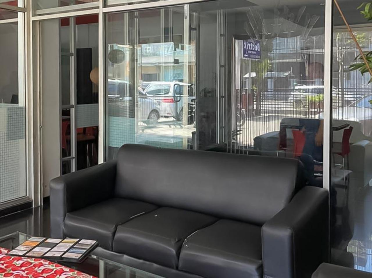 RedDoorz Plus @ Jalan Iskandar Muda Medan