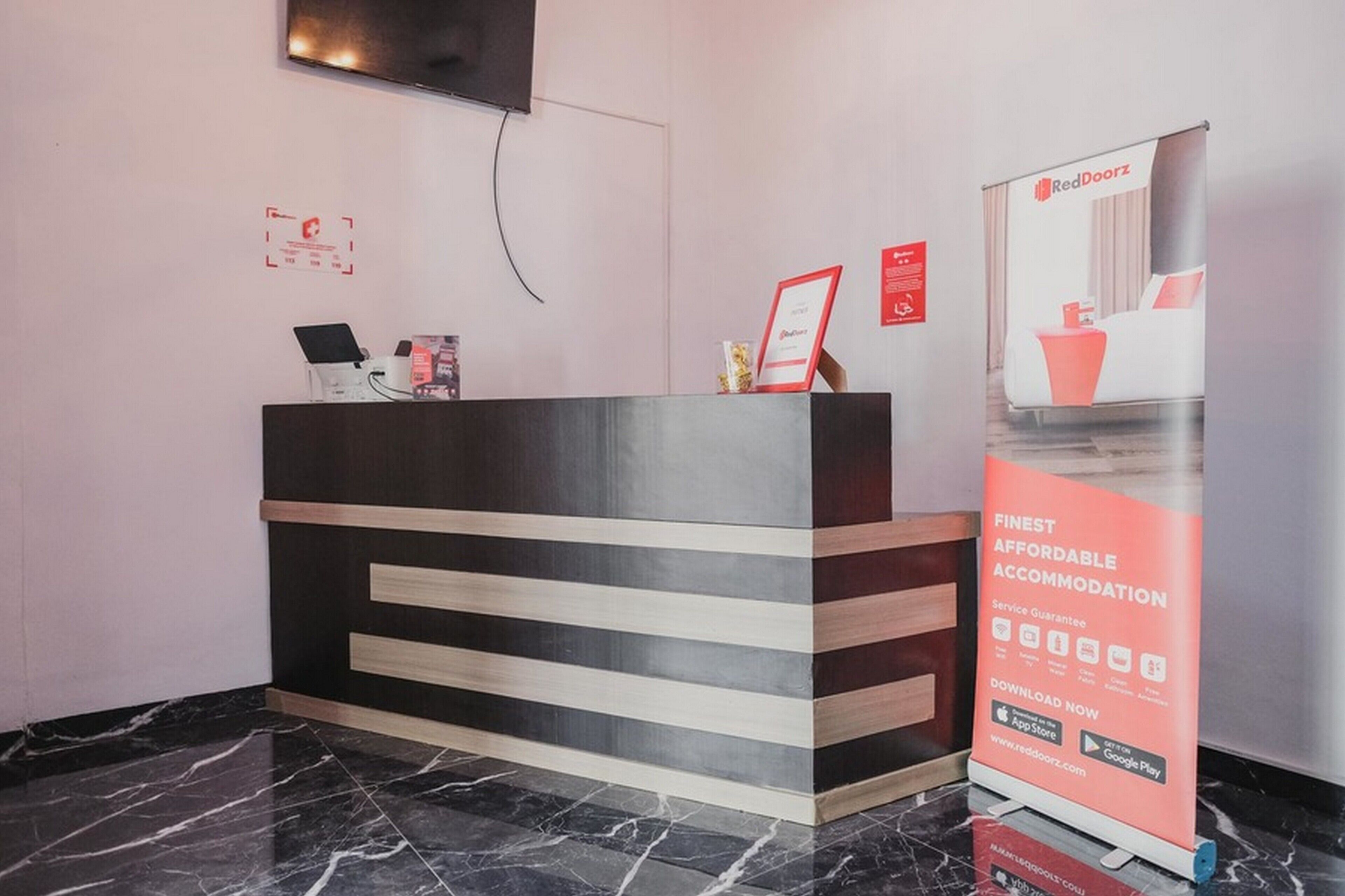 RedDoorz Plus near Universitas Darma Agung Medan
