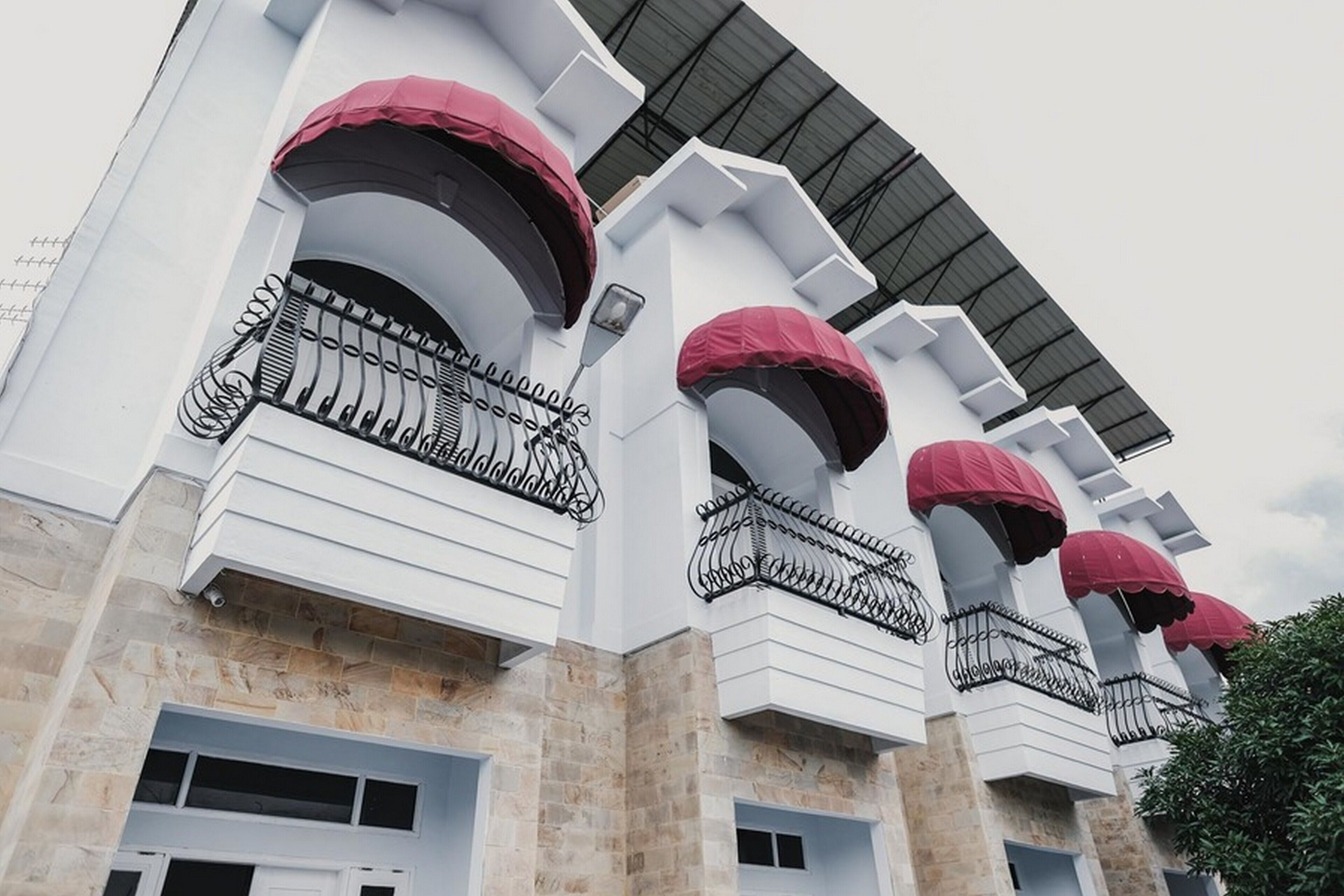 RedDoorz Plus near Universitas Darma Agung Medan