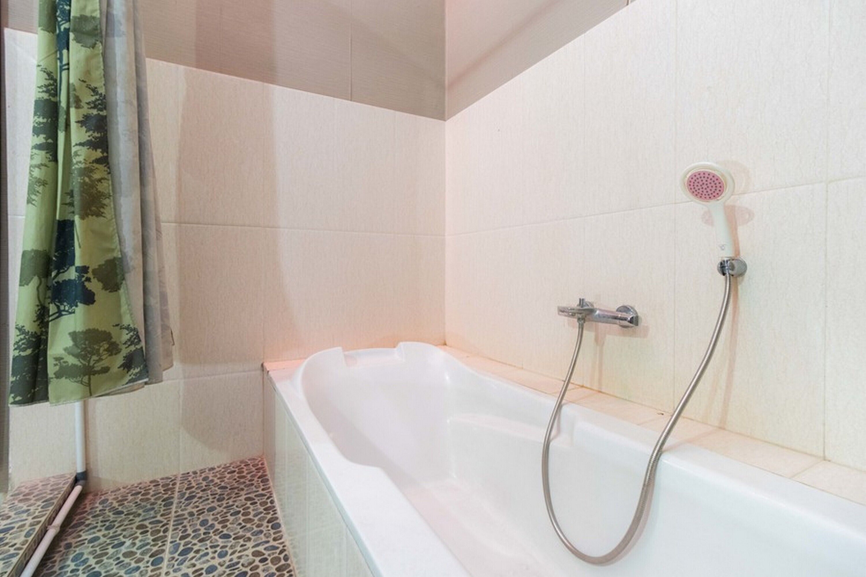 RedDoorz Syariah Near Plaza Medan Fair 2