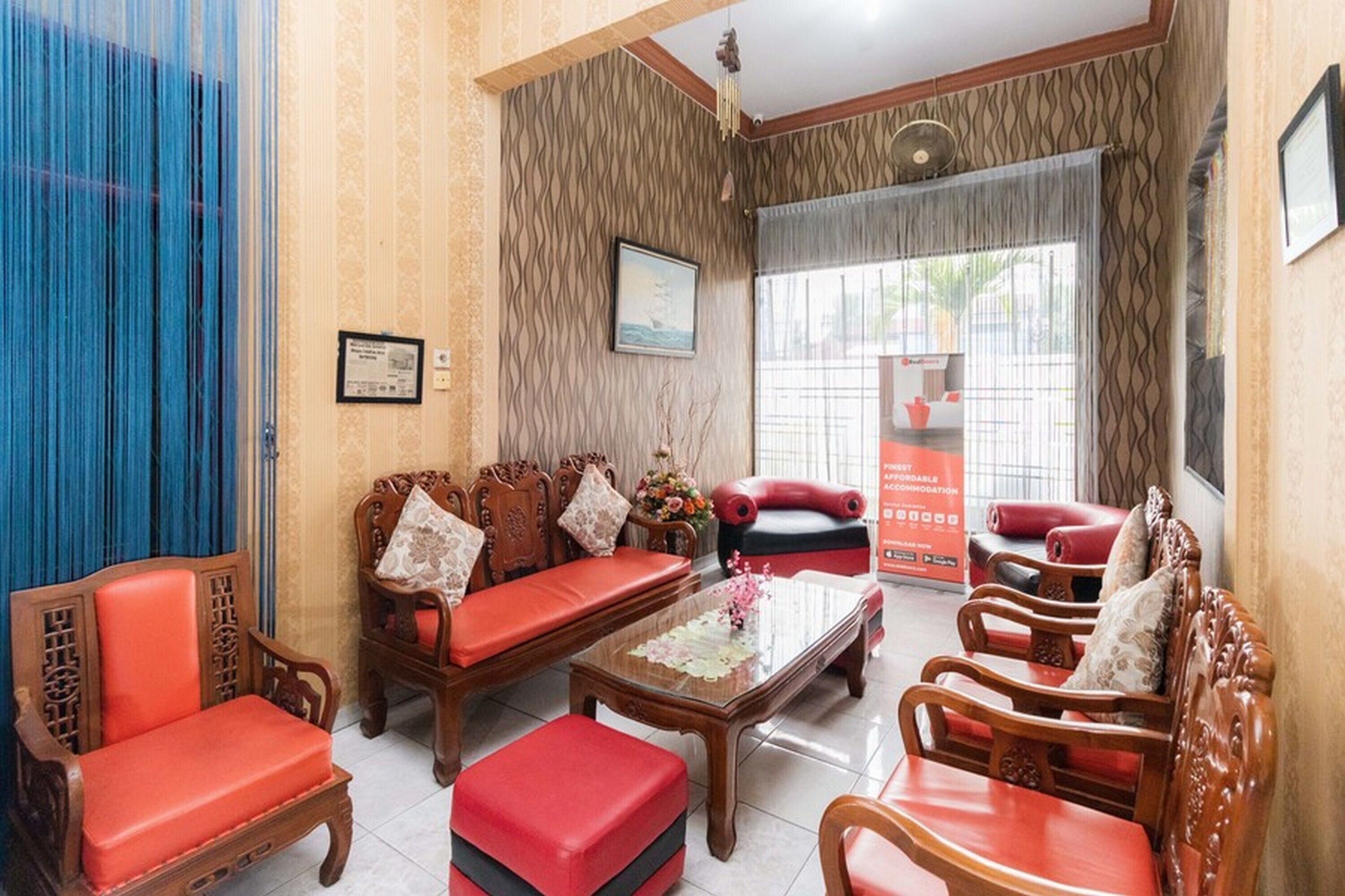 RedDoorz Syariah Near Plaza Medan Fair 2