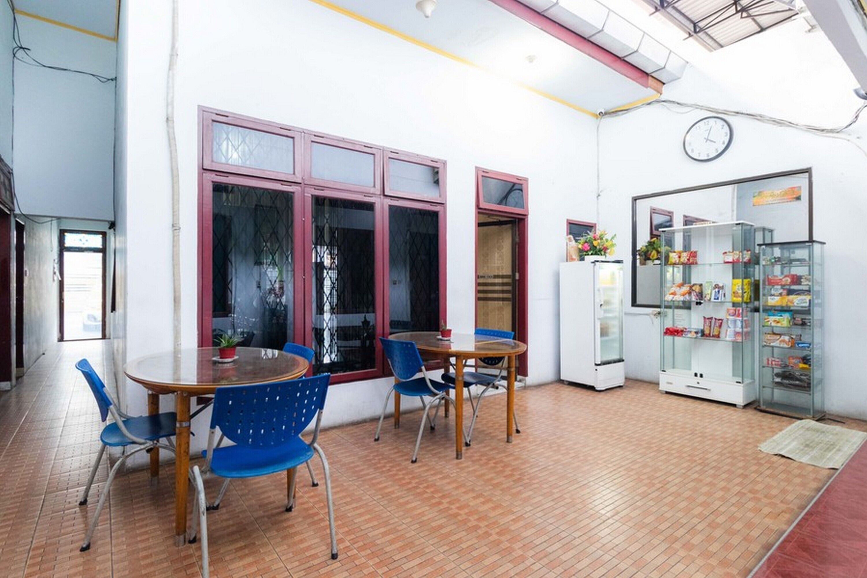 RedDoorz Syariah Near Plaza Medan Fair 2