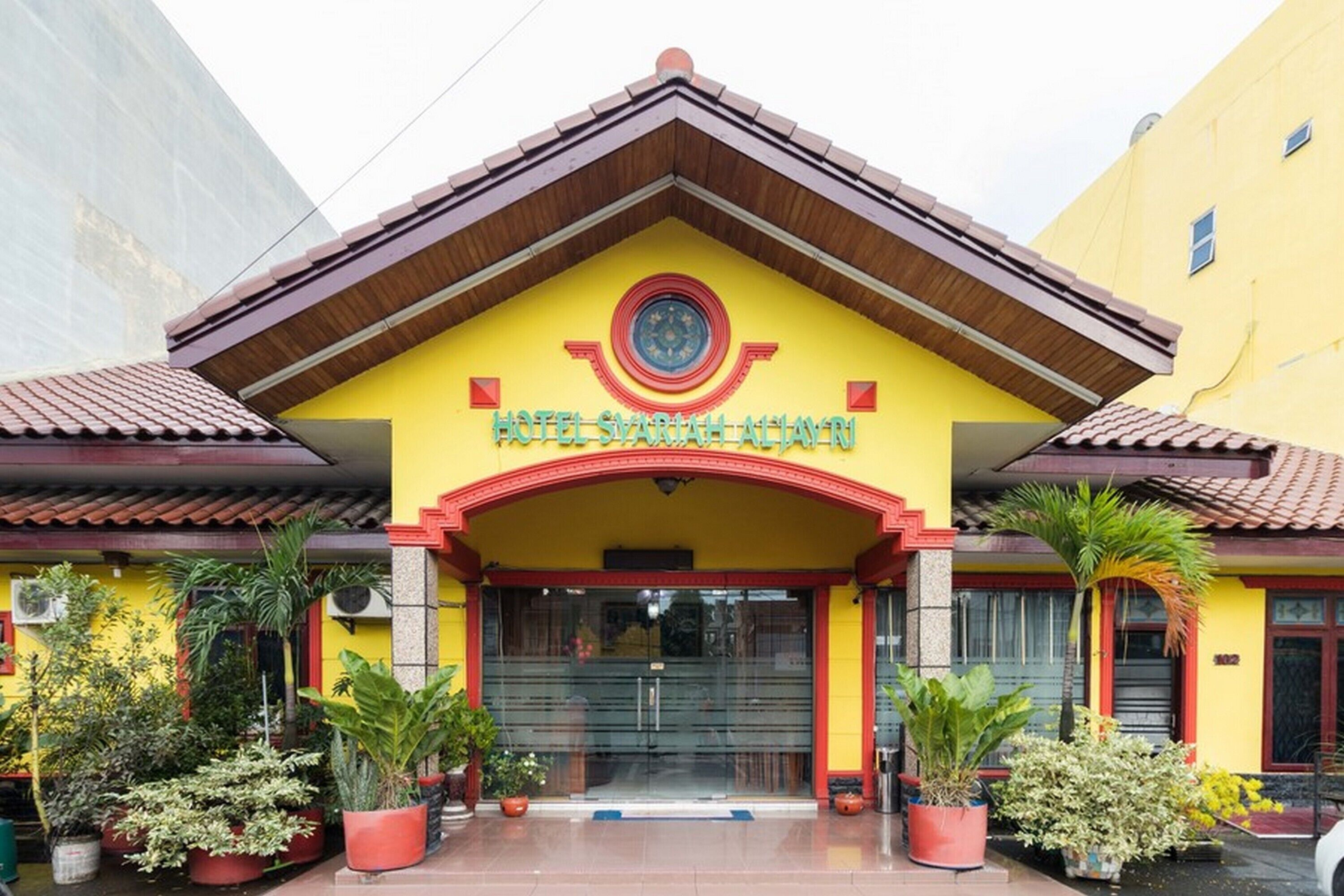 RedDoorz Syariah Near Plaza Medan Fair 2