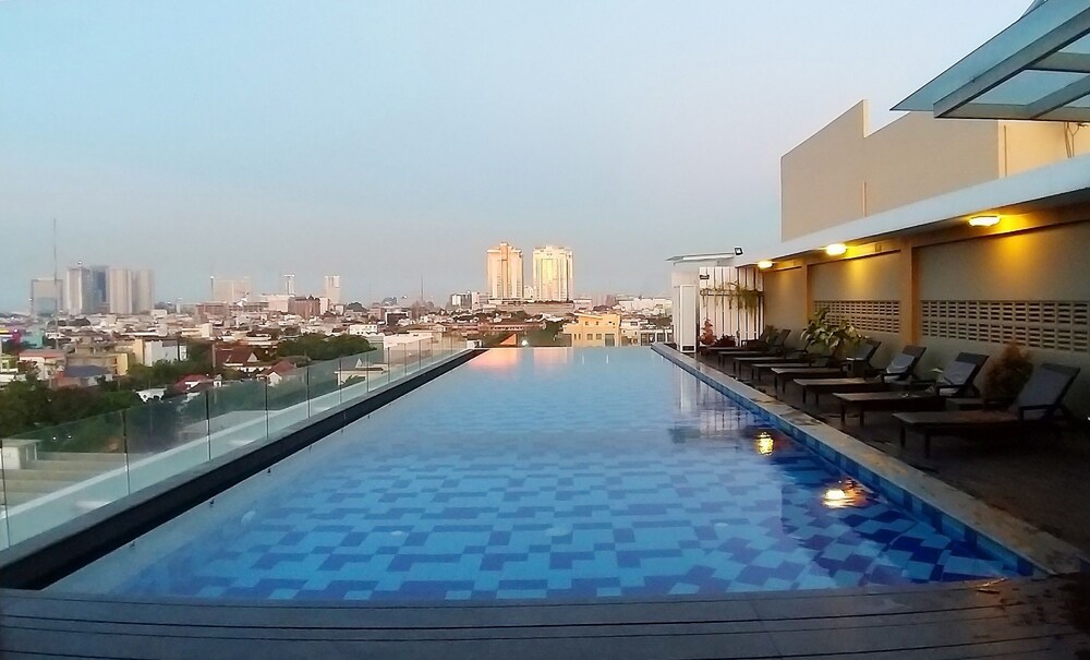 Saka Hotel Premiere