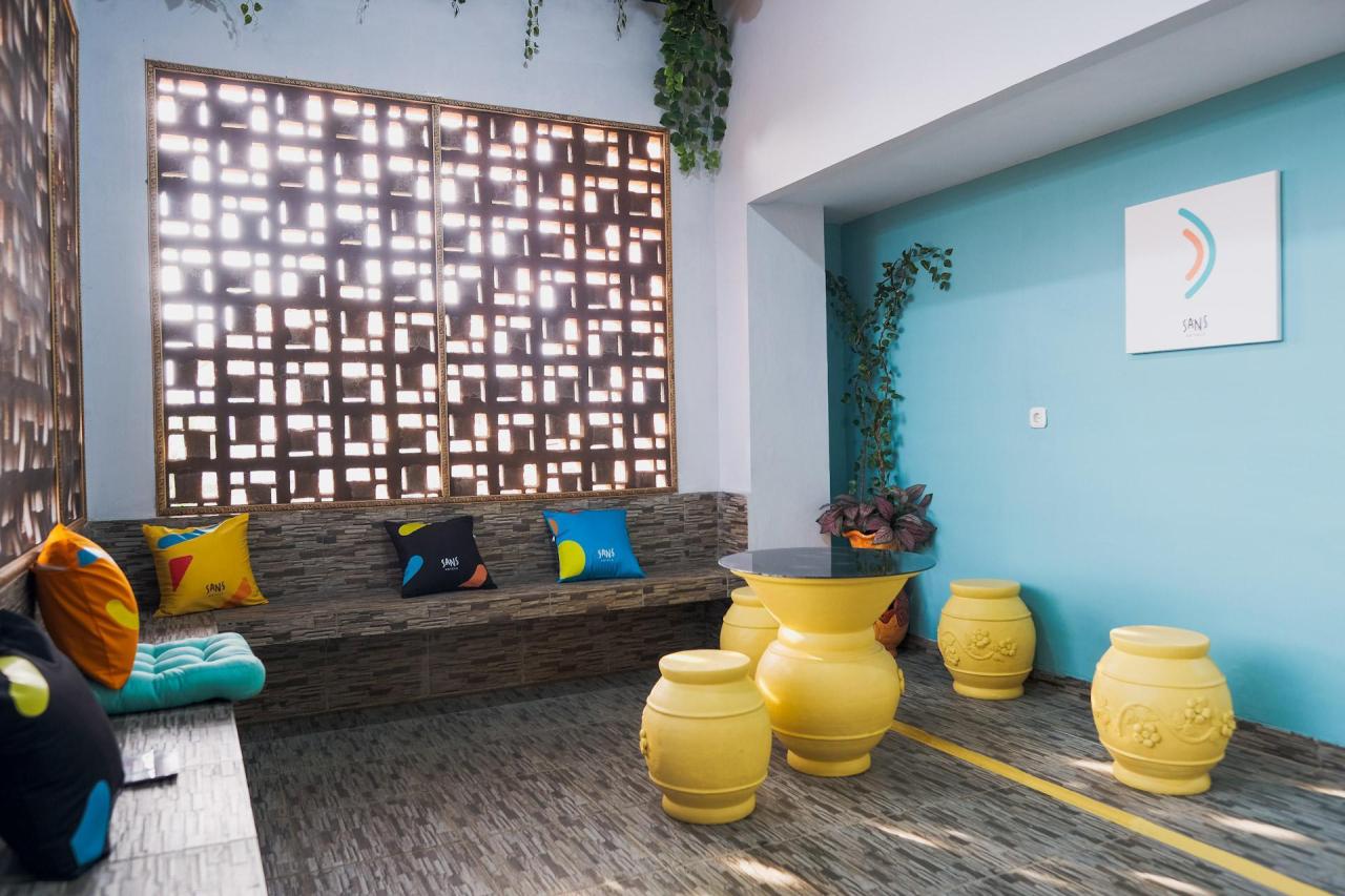 Sans Hotel Cemara Asri Medan