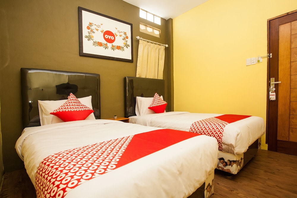 Sentosa Jaya Guest House by OYO Rooms