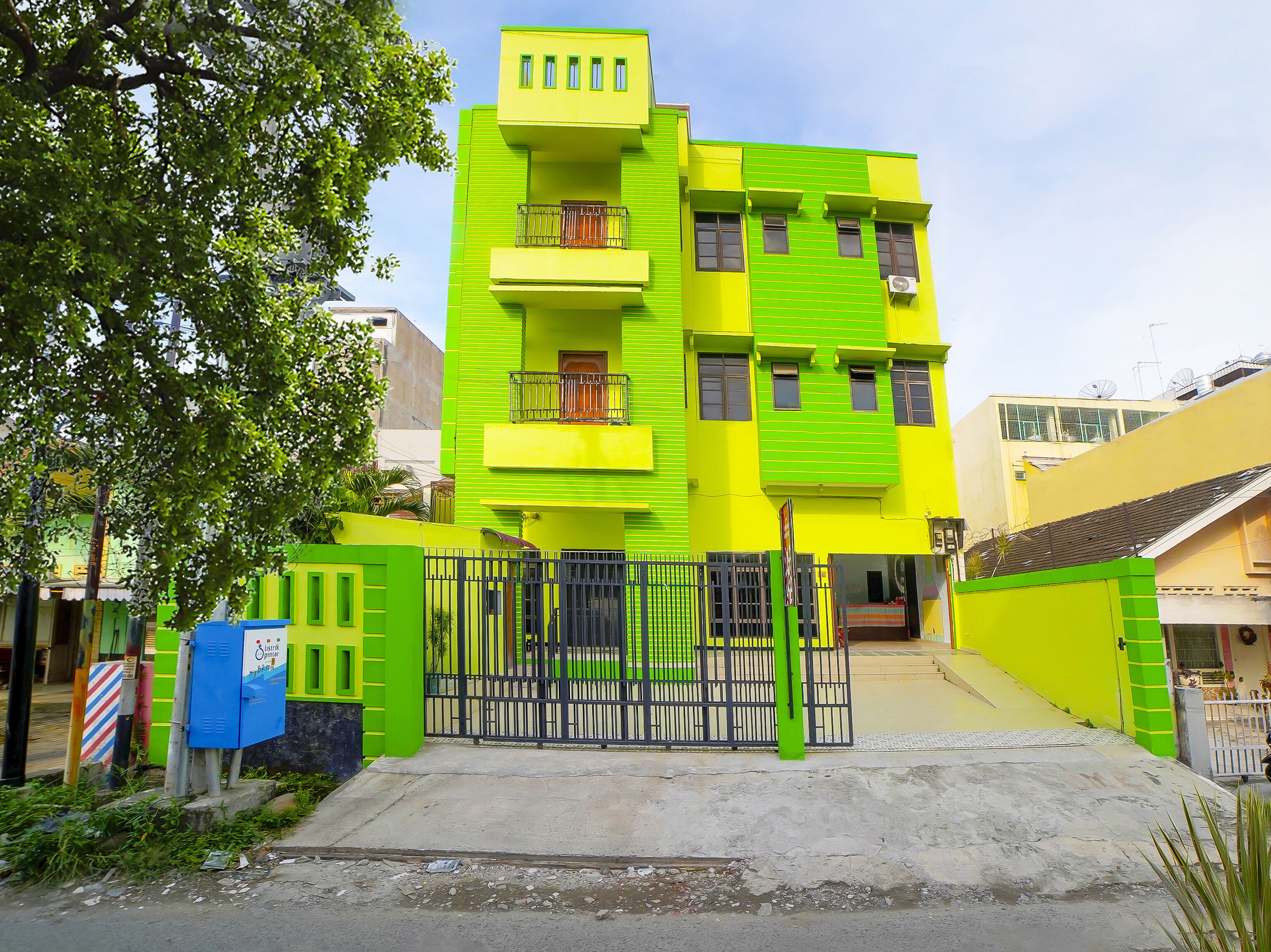 Sg Premium Guest House By Oyo Rooms