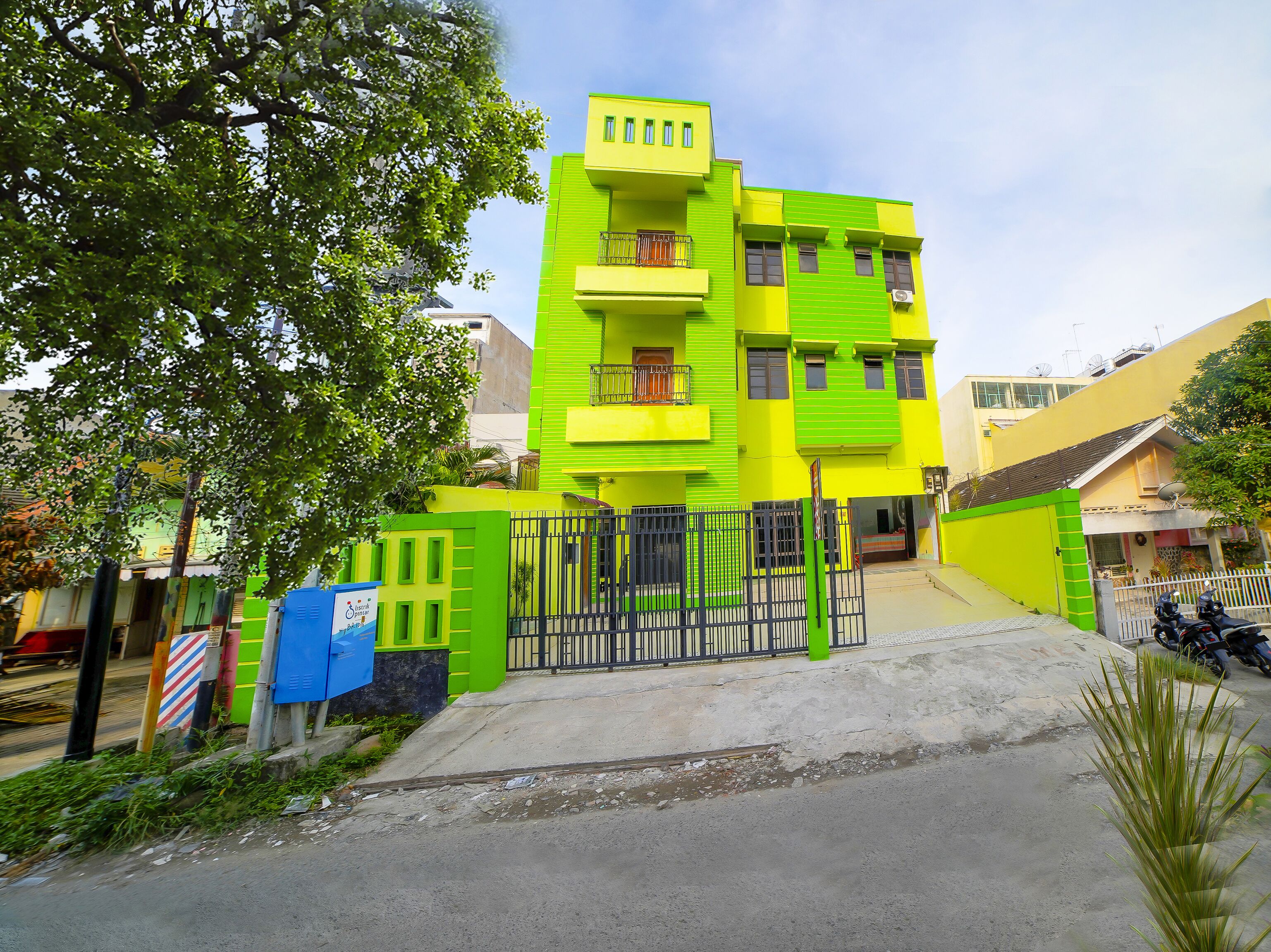 Sg Premium Guest House By Oyo Rooms