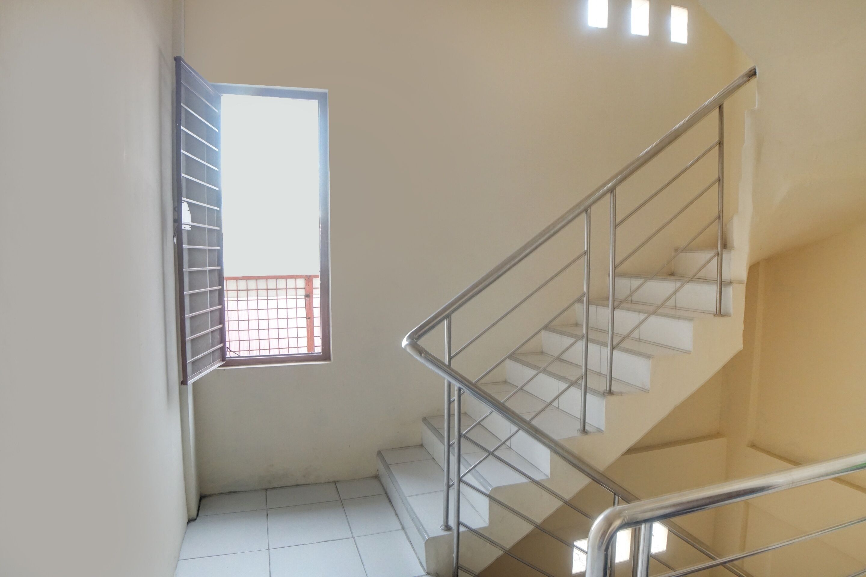 Spot On 91977 Kost Ketapang Syariah