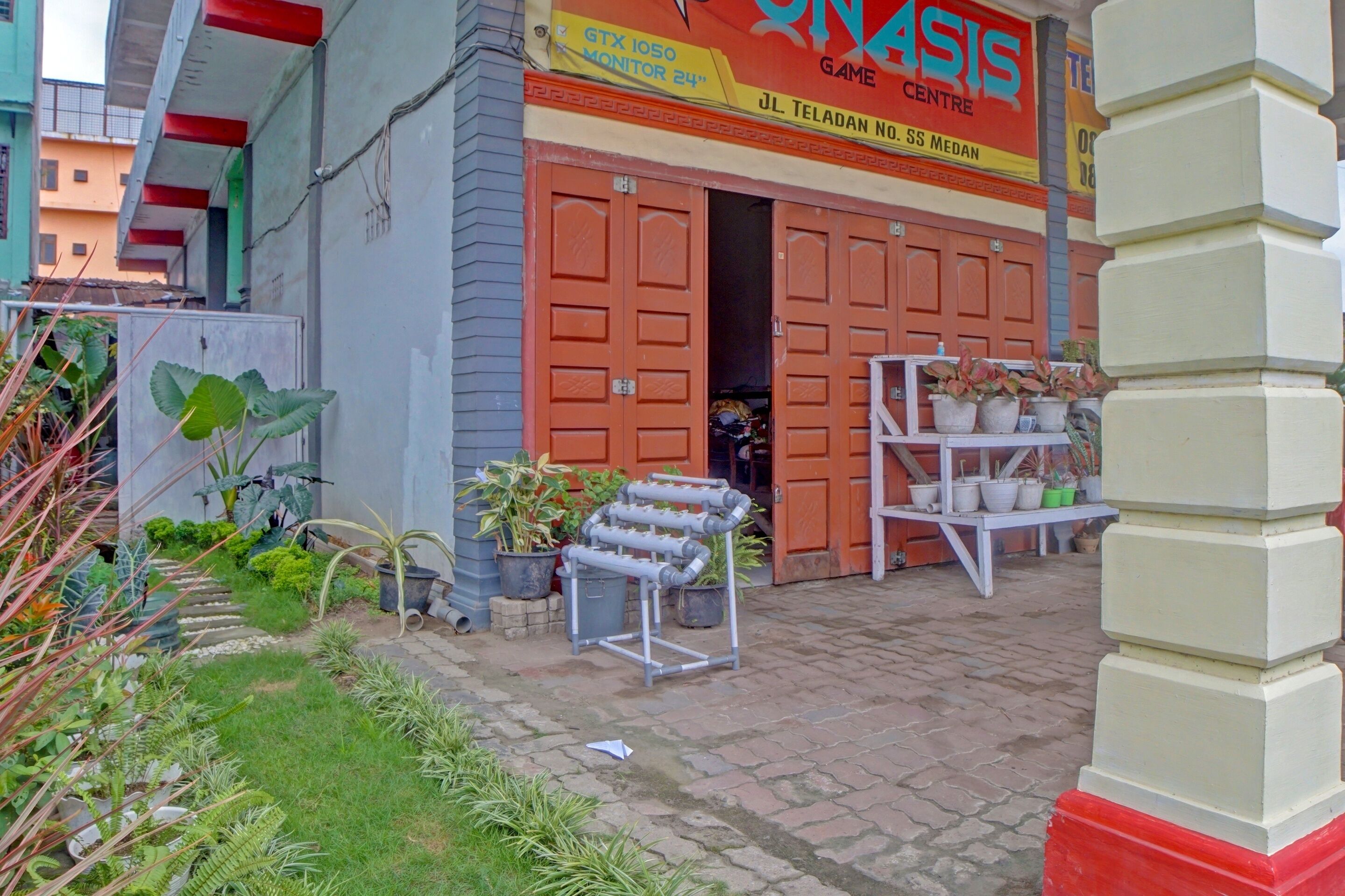 Spot On Onasis Family Inn