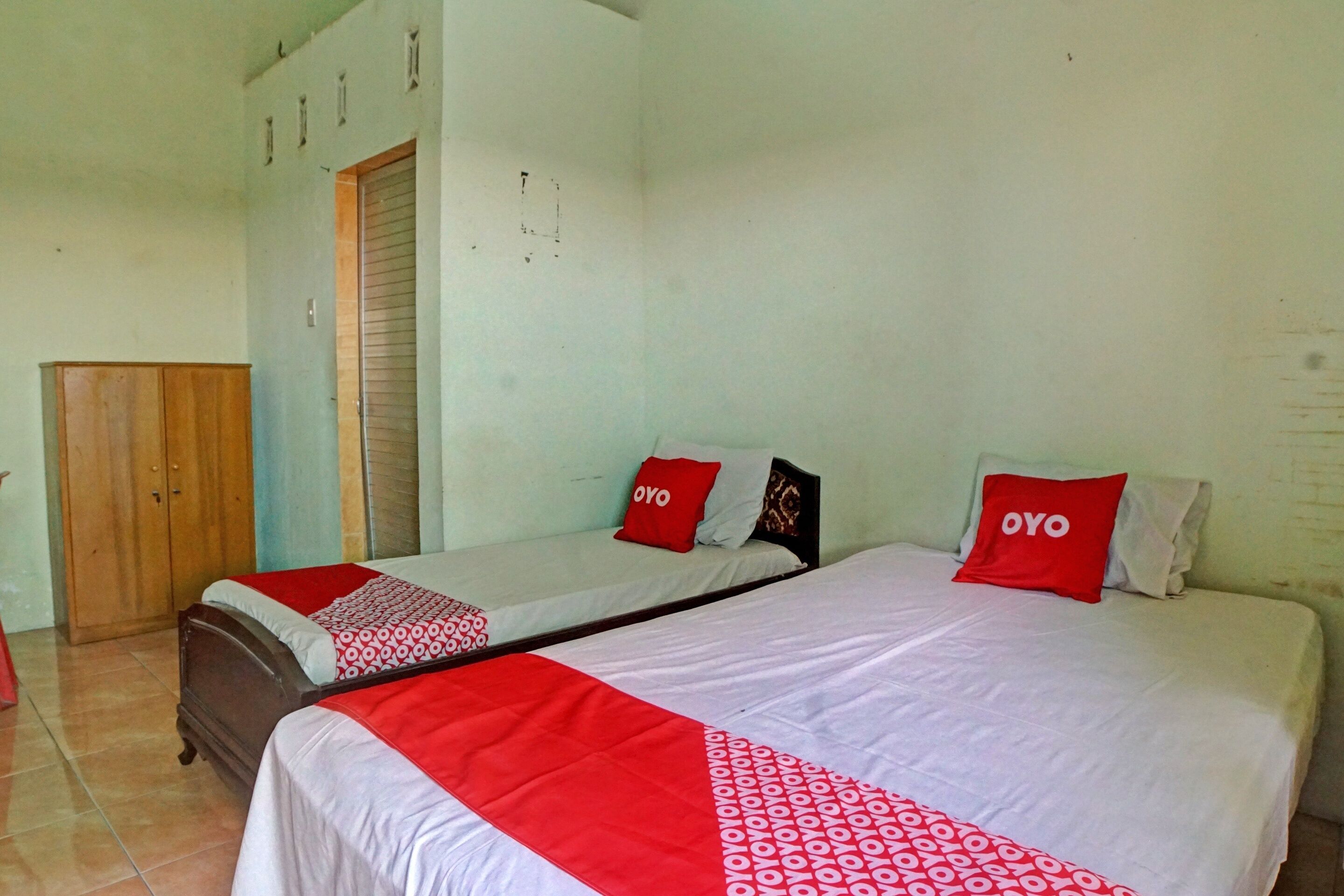 Spot On Onasis Family Inn