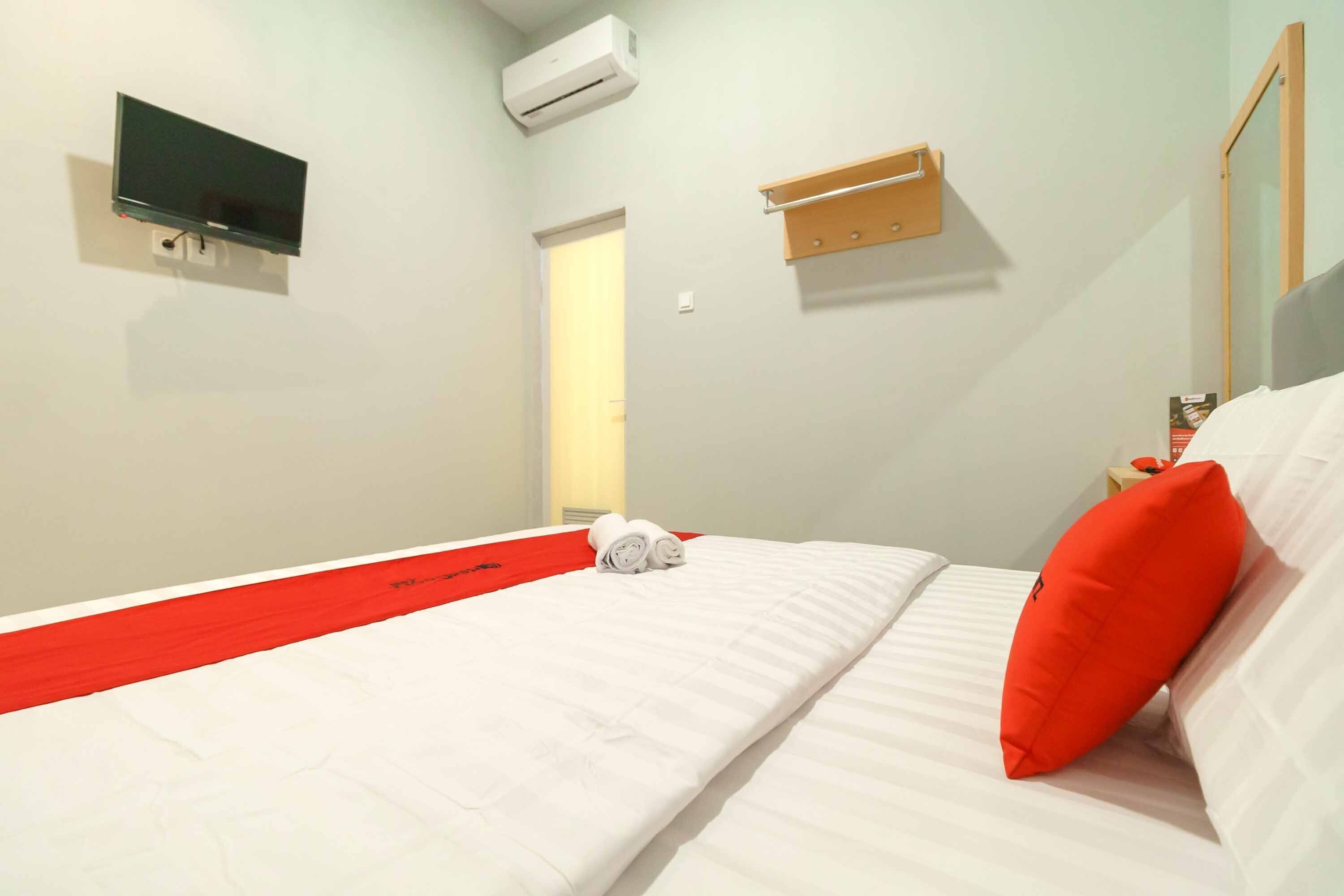 RedDoorz @ Helvetia Medan 2