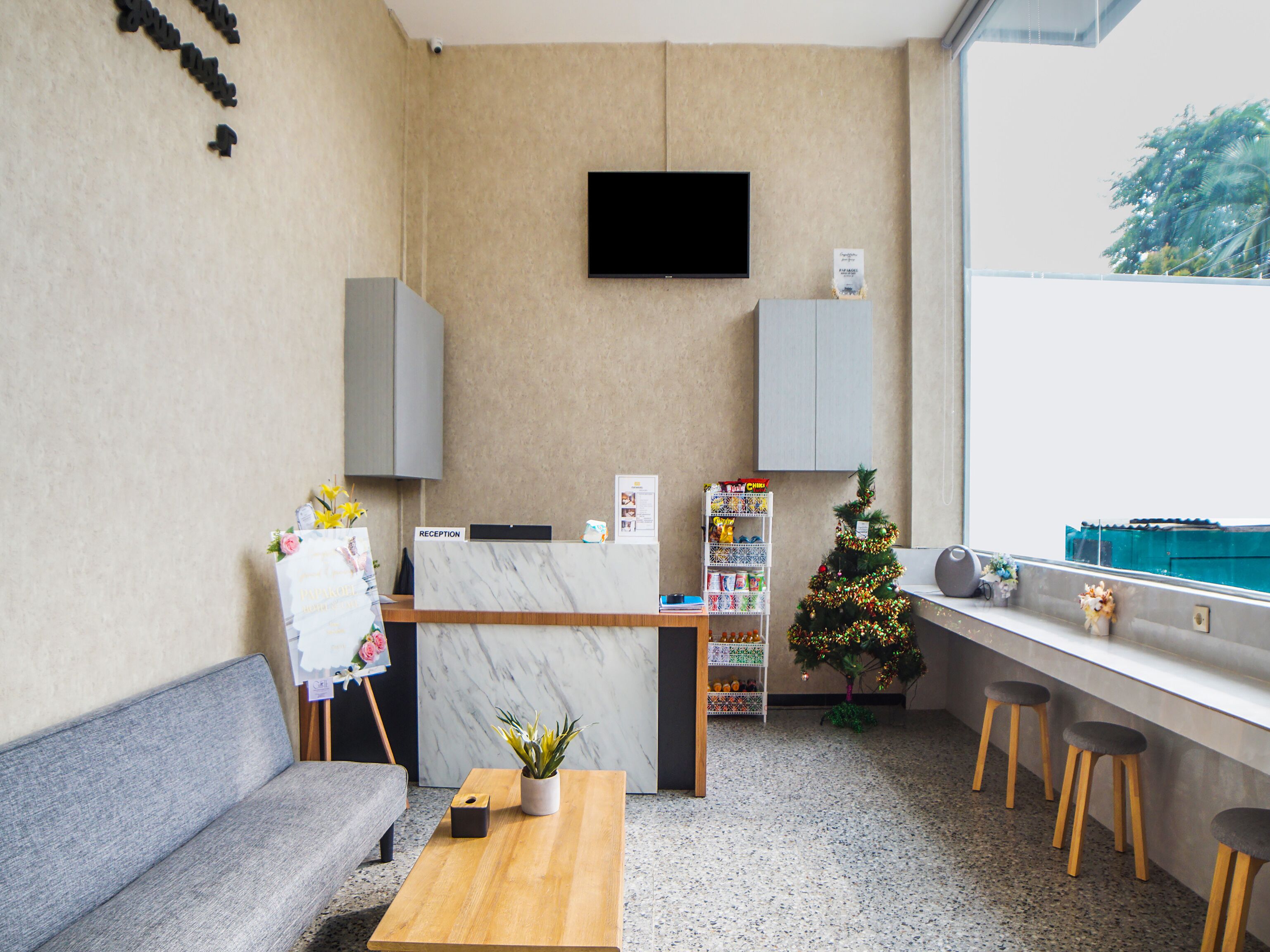 Super Oyo Capital O Papakoel Hotel & Cafe