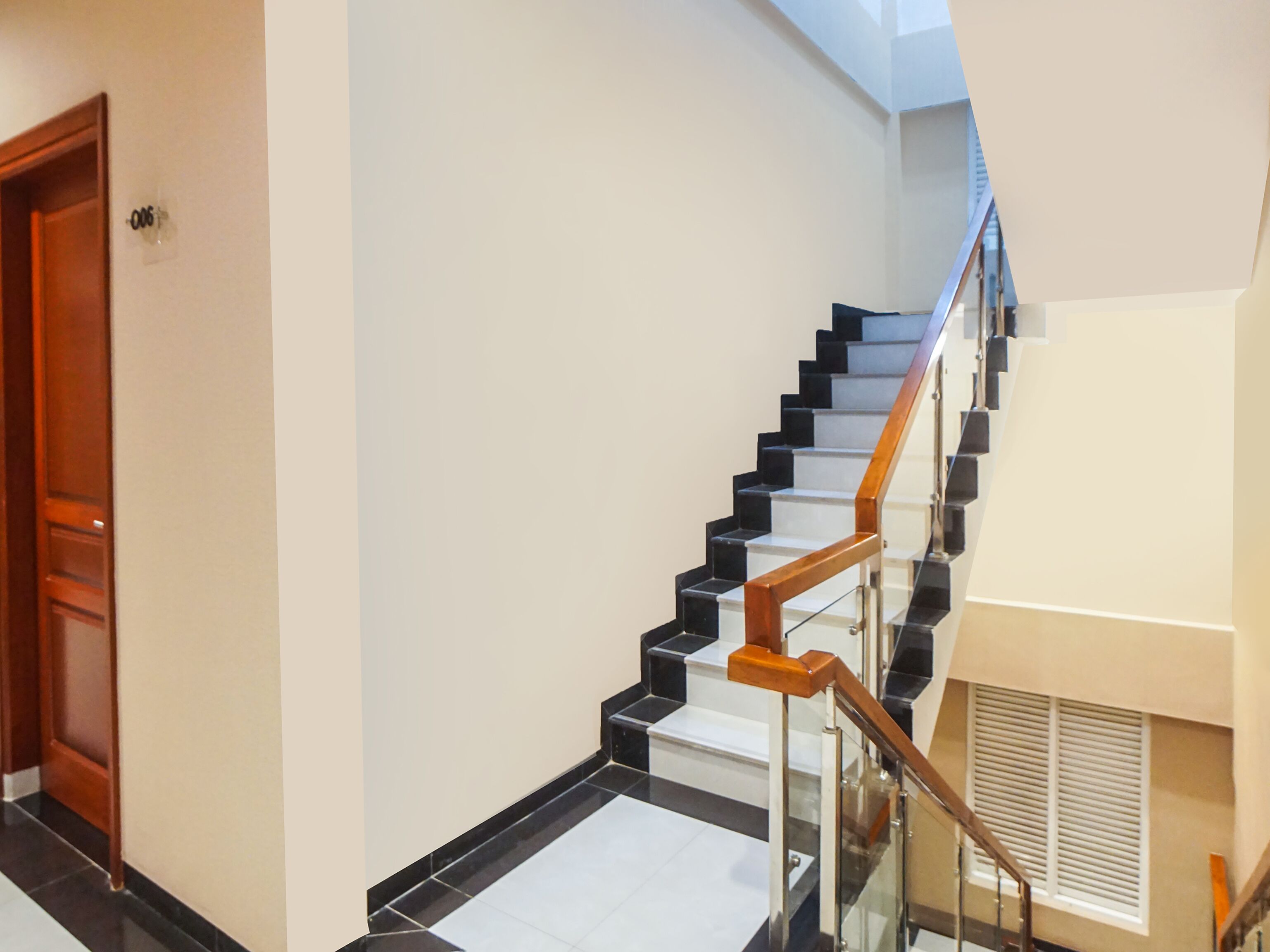 Super Oyo Capital O Papakoel Hotel & Cafe