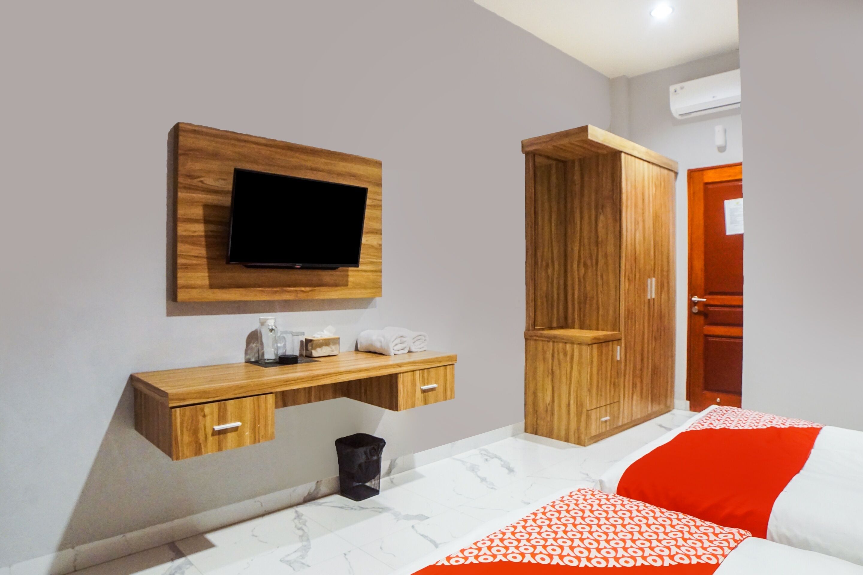 Super Oyo Capital O Papakoel Hotel & Cafe