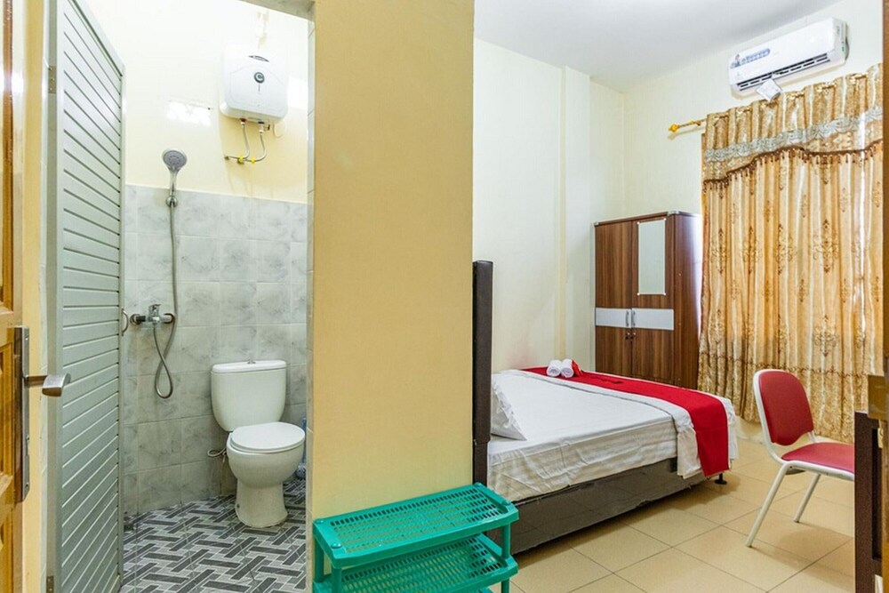 Surya Swalayan by RedDoorz