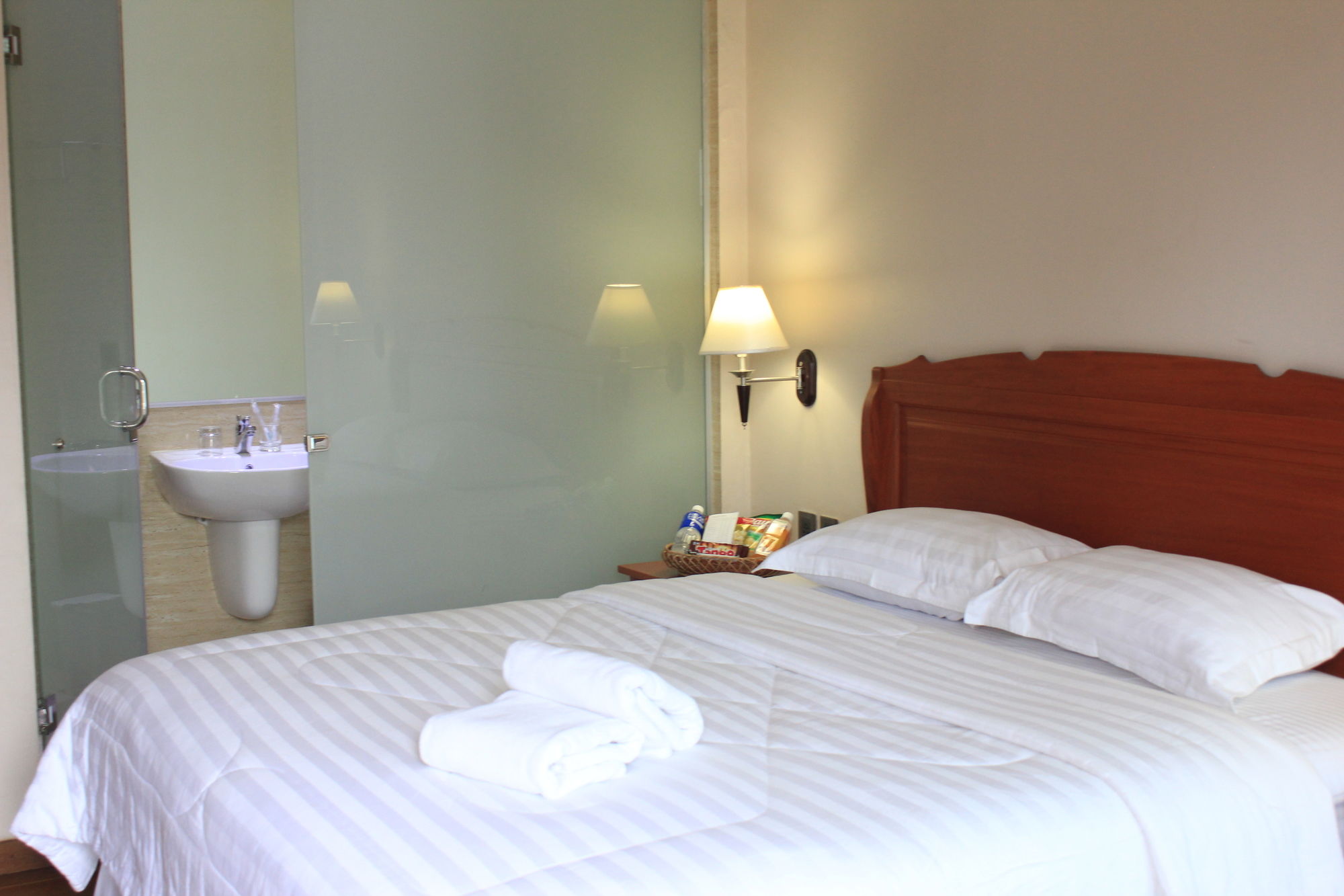 Thong's Inn - Convenient Transit Hotel