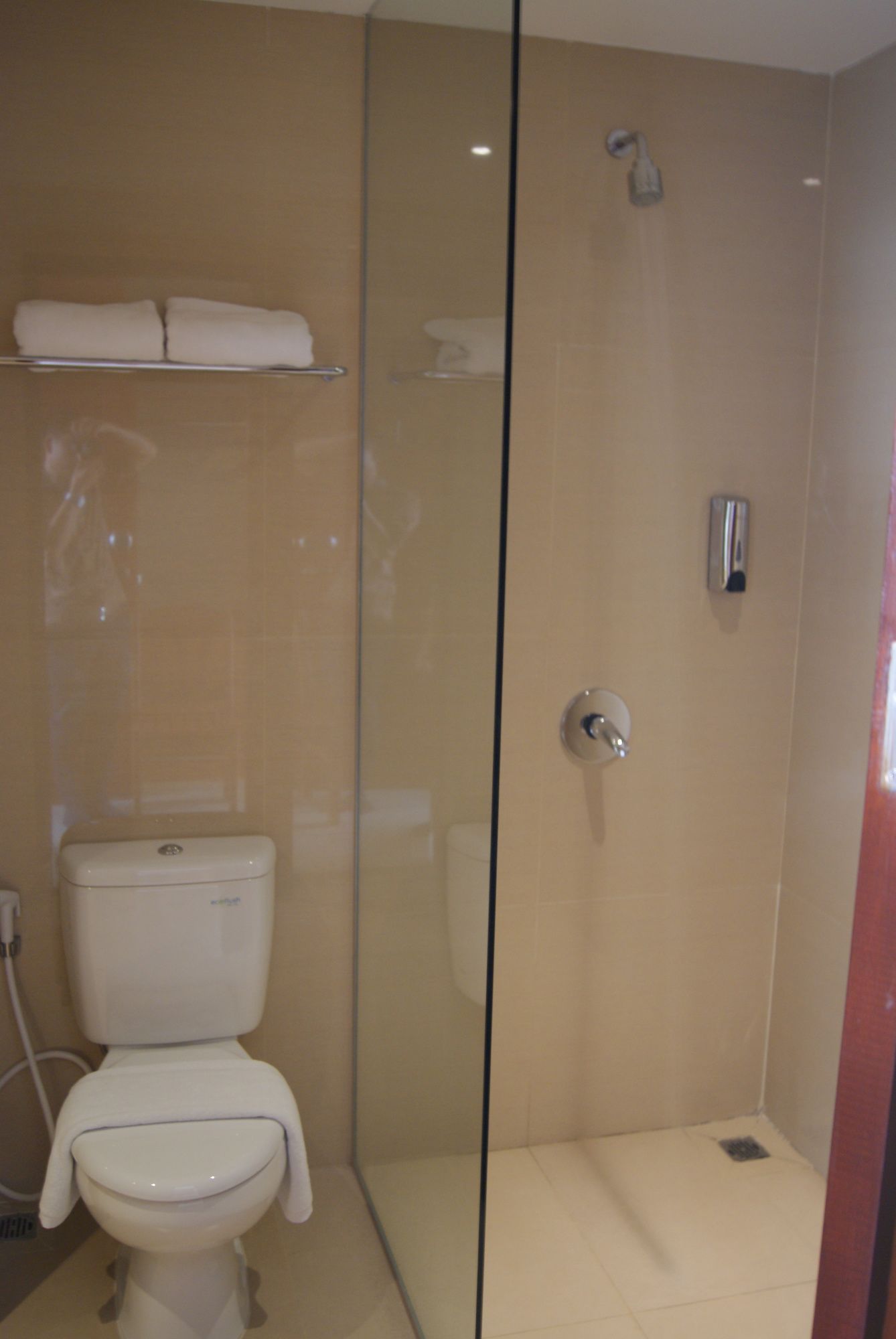 Thong's Inn - Convenient Transit Hotel