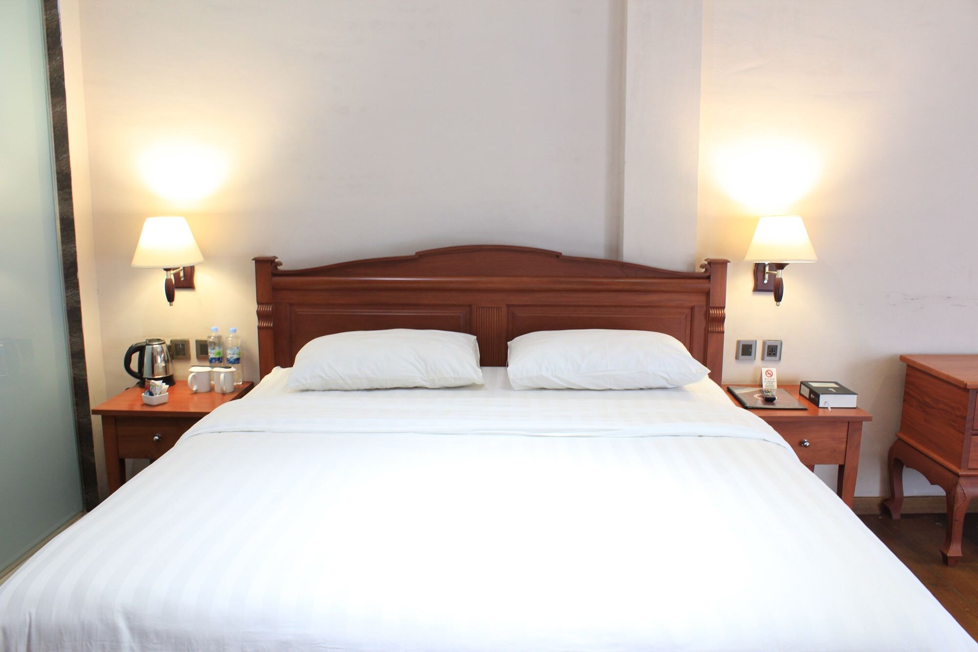 Thong's Inn - Convenient Transit Hotel