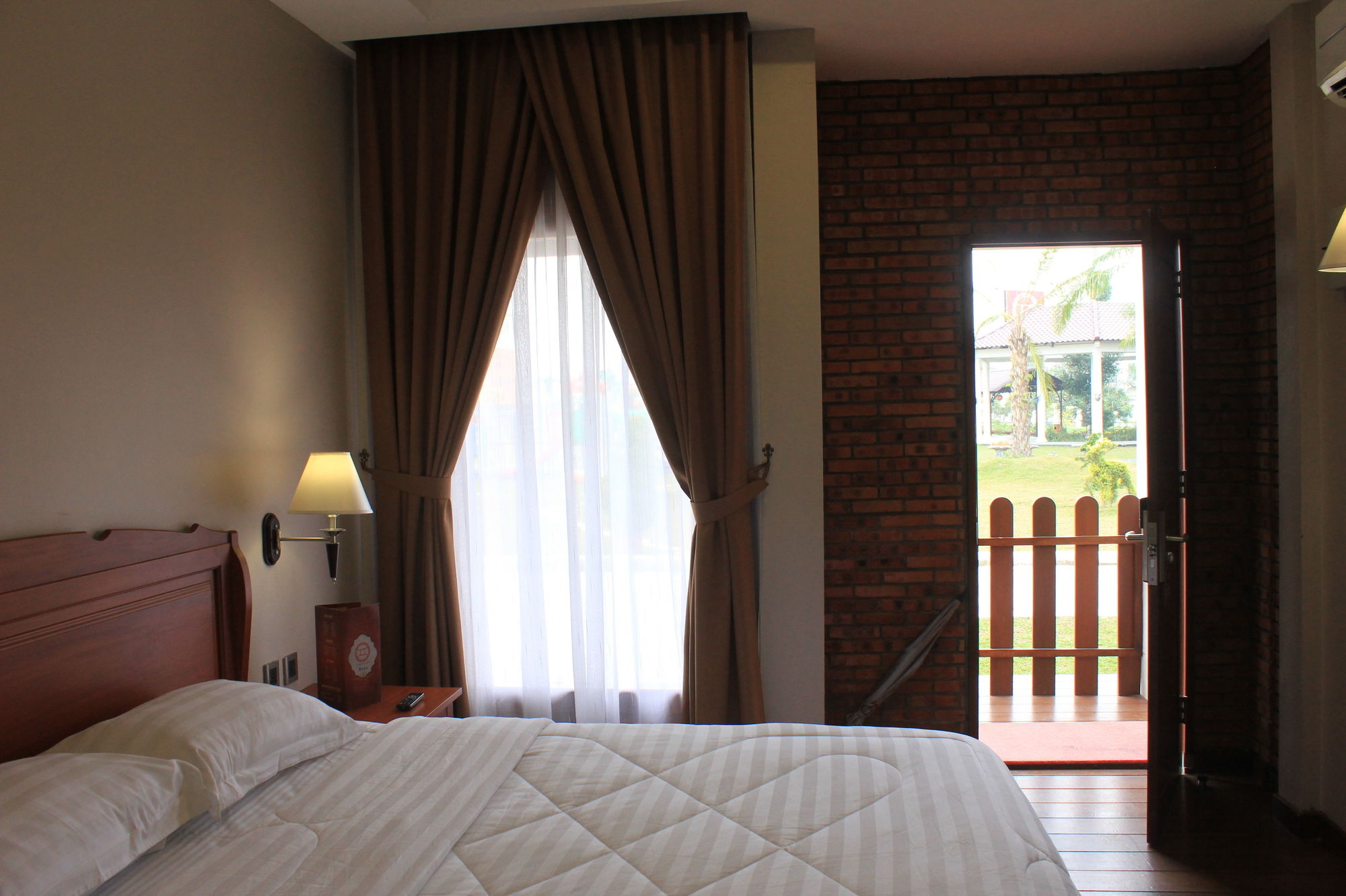Thong's Inn - Convenient Transit Hotel