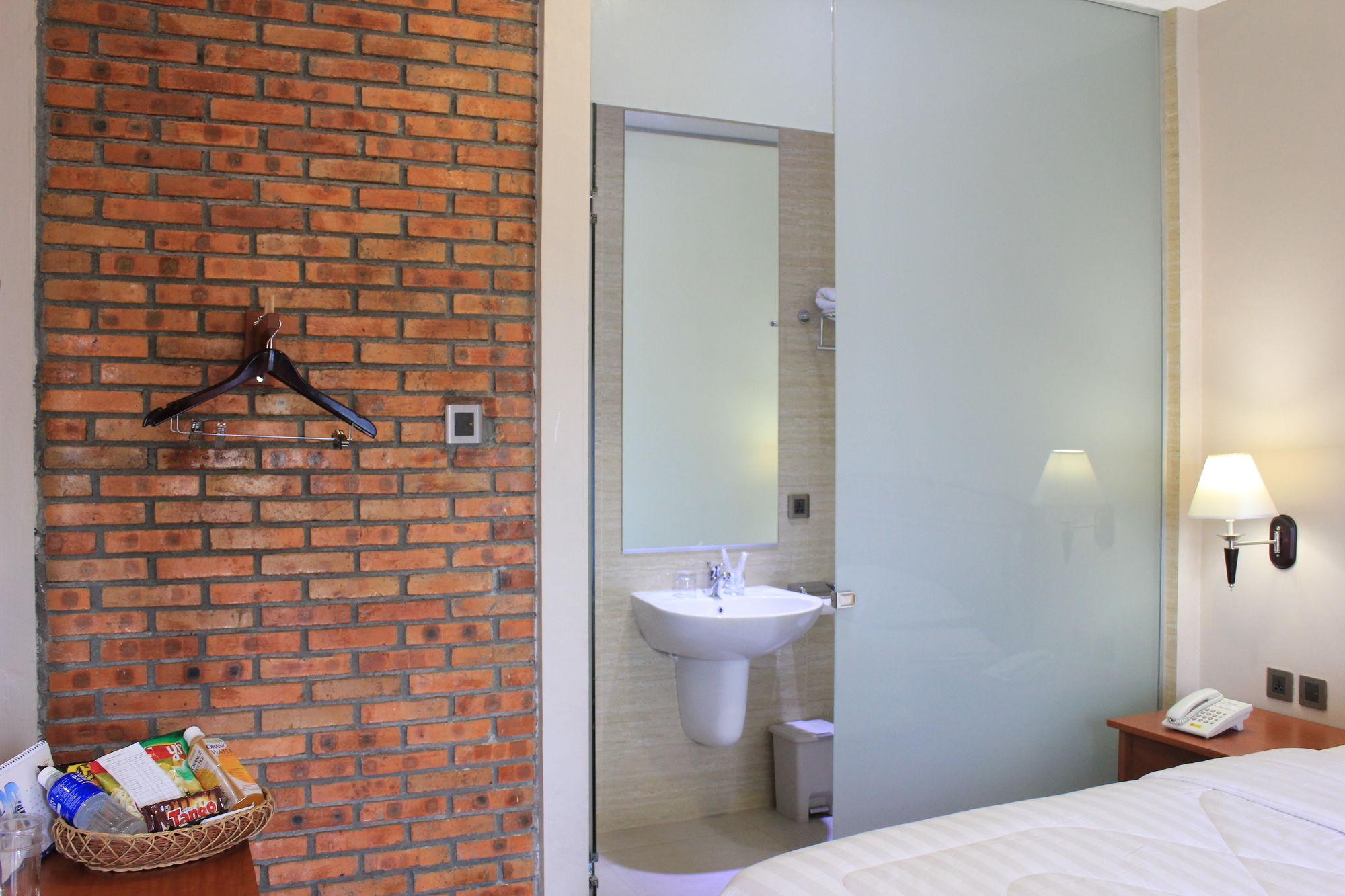 Thong's Inn - Convenient Transit Hotel