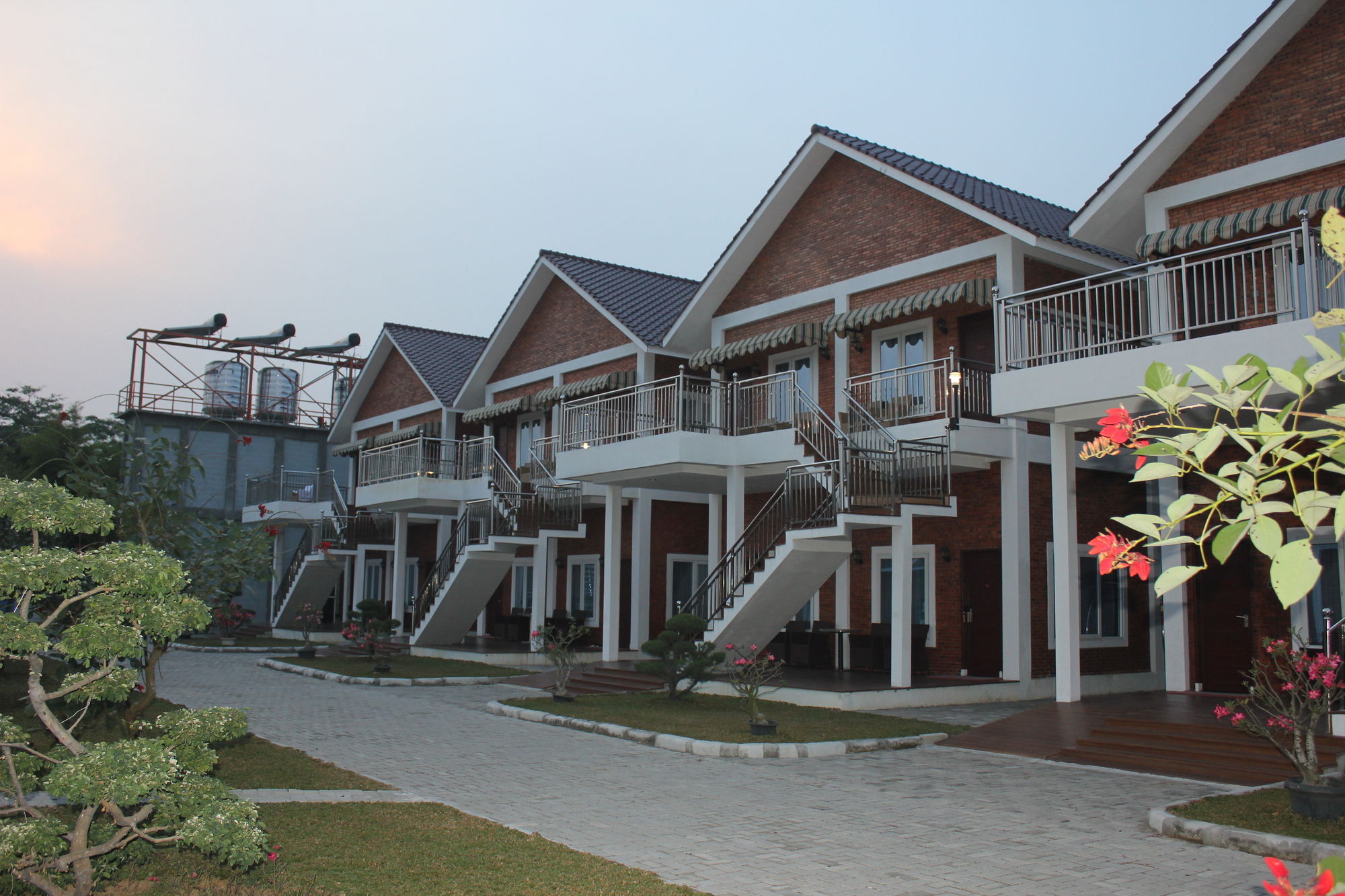 Thong's Inn - Convenient Transit Hotel