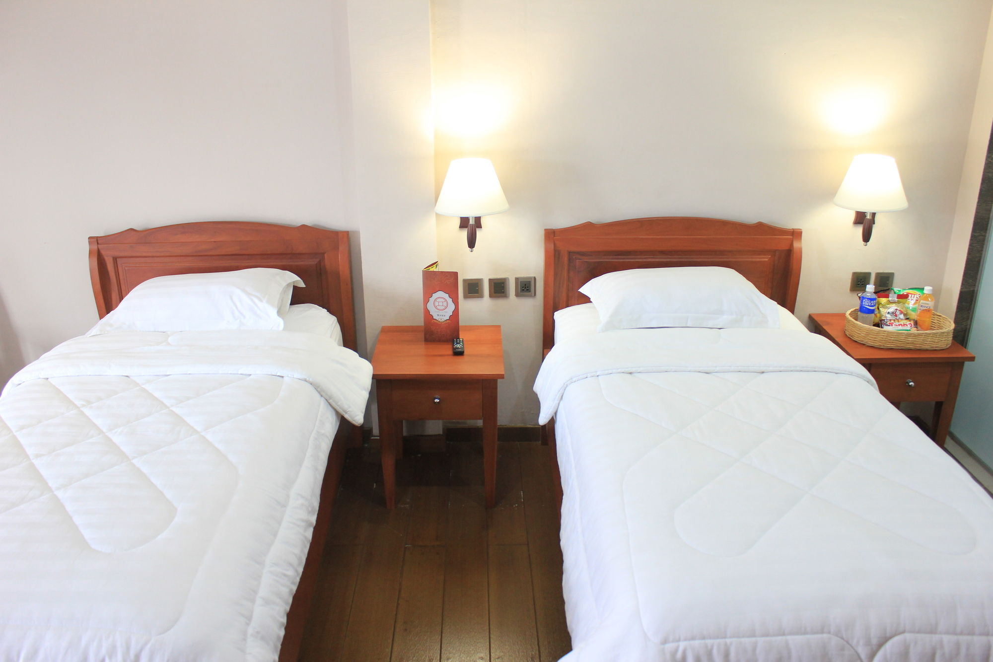 Thong's Inn - Convenient Transit Hotel