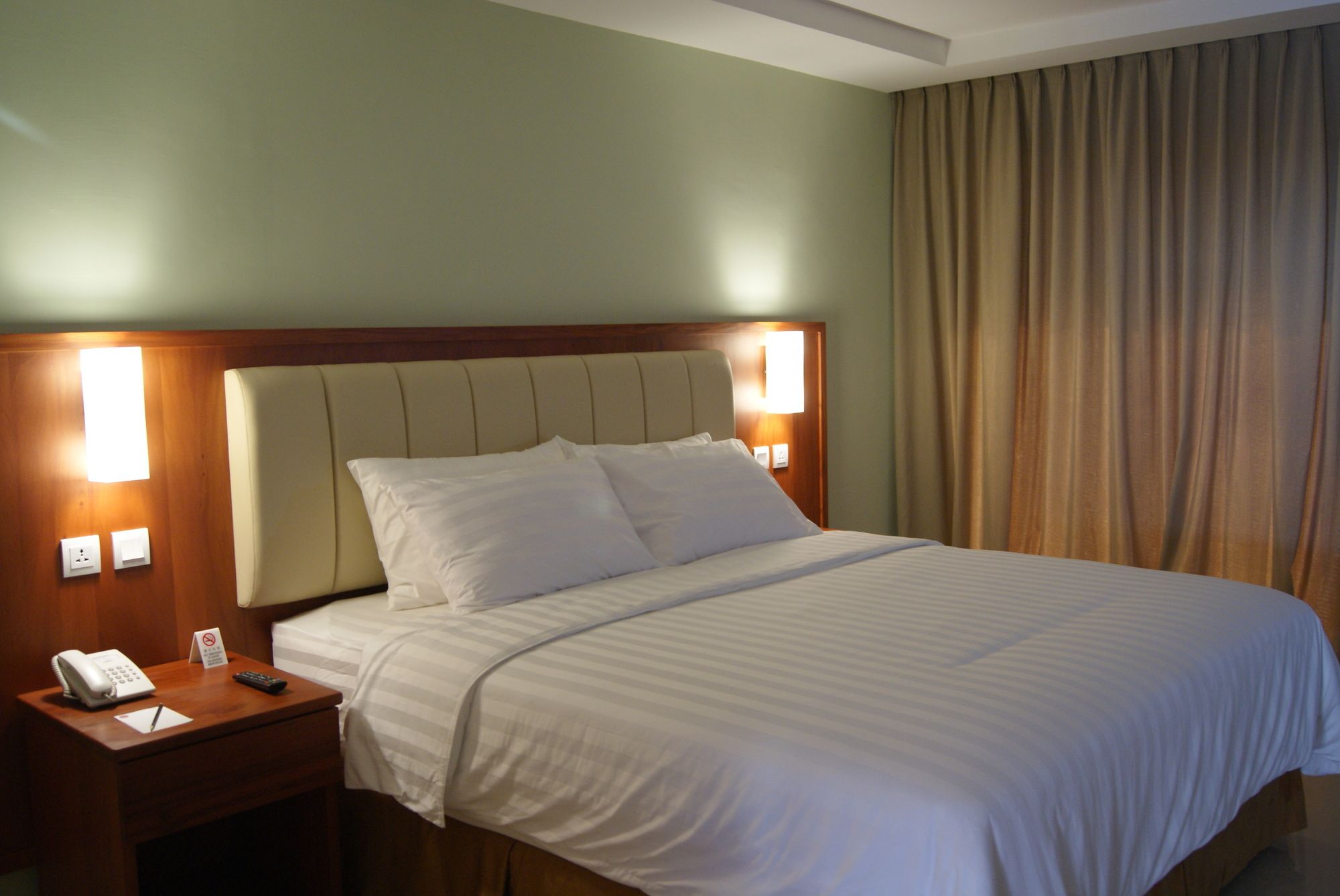 Thong's Inn - Convenient Transit Hotel