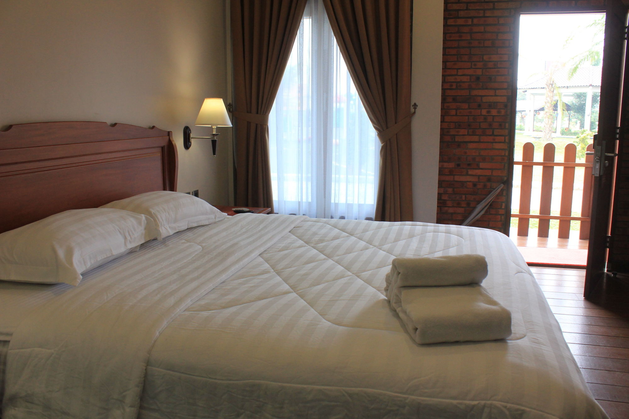 Thong's Inn - Convenient Transit Hotel