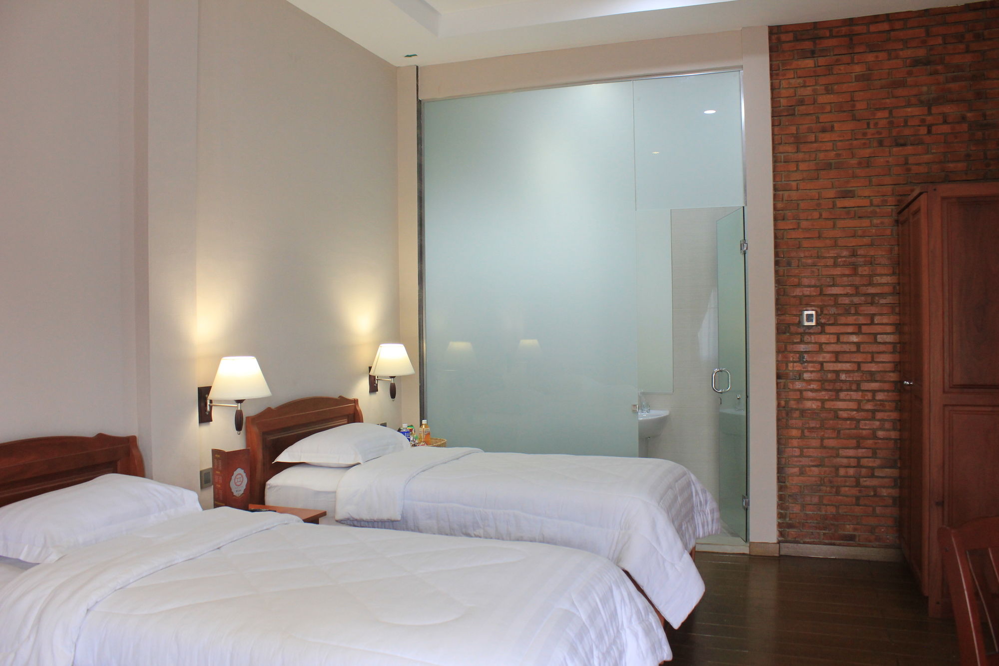 Thong's Inn - Convenient Transit Hotel