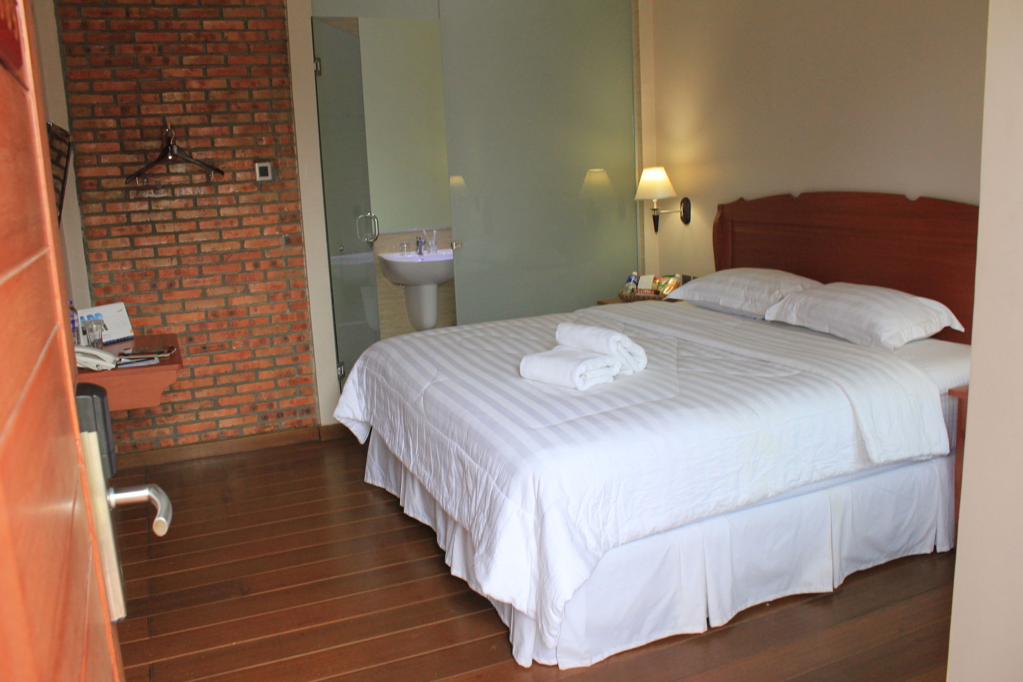Thong's Inn - Convenient Transit Hotel