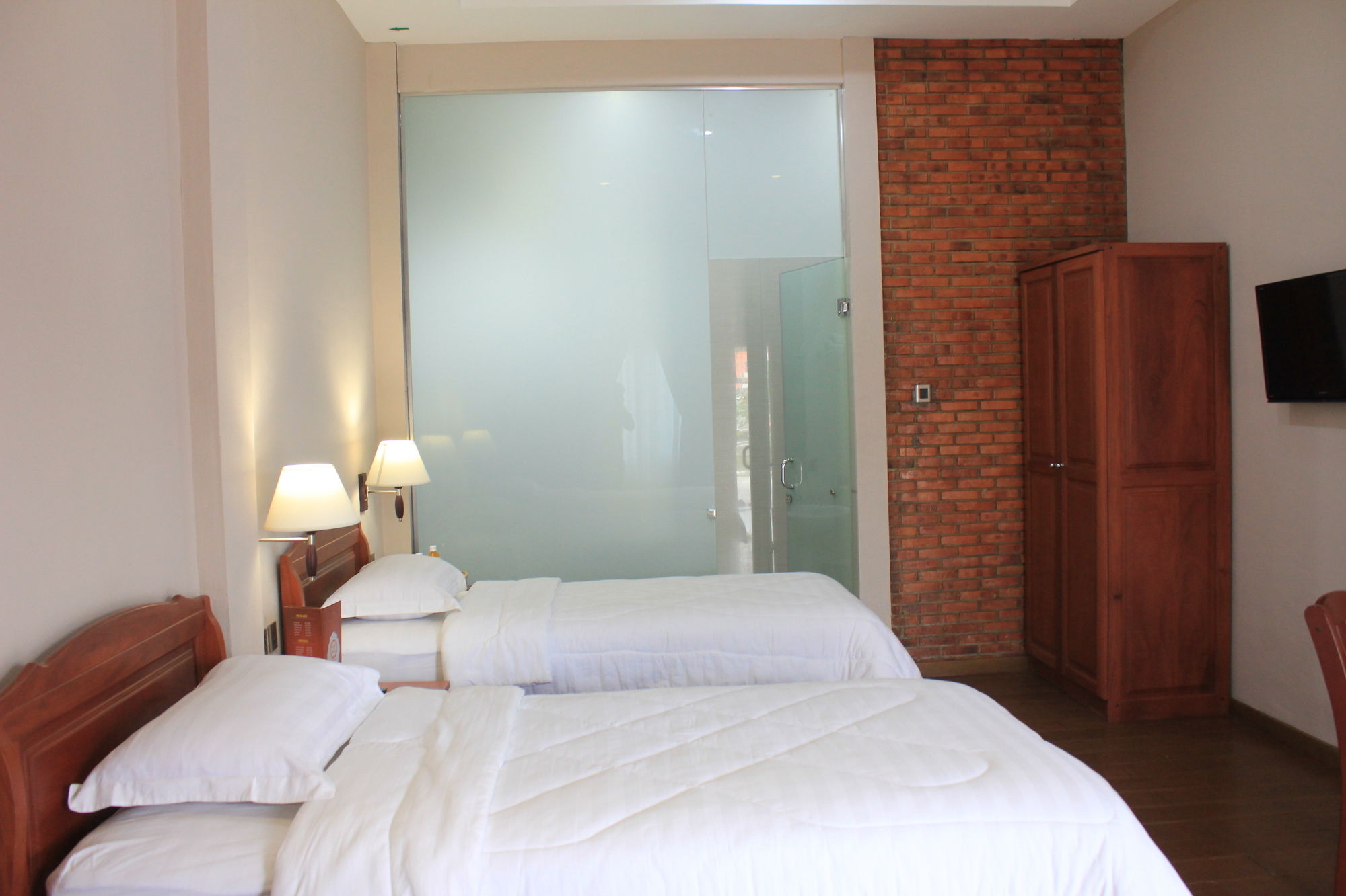 Thong's Inn - Convenient Transit Hotel