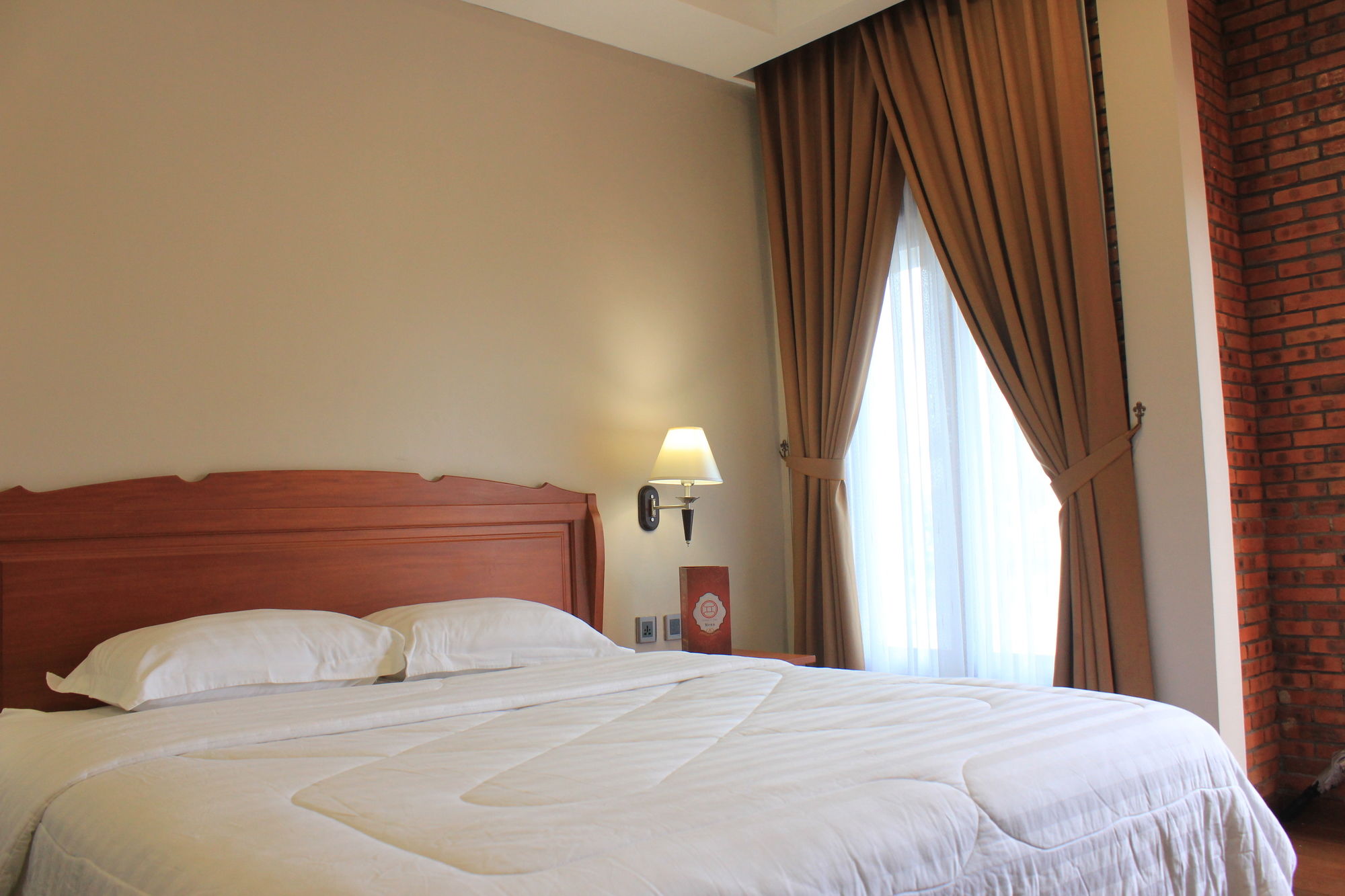 Thong's Inn - Convenient Transit Hotel