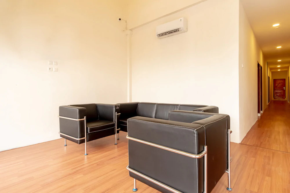 Tmj Guest House by OYO Rooms