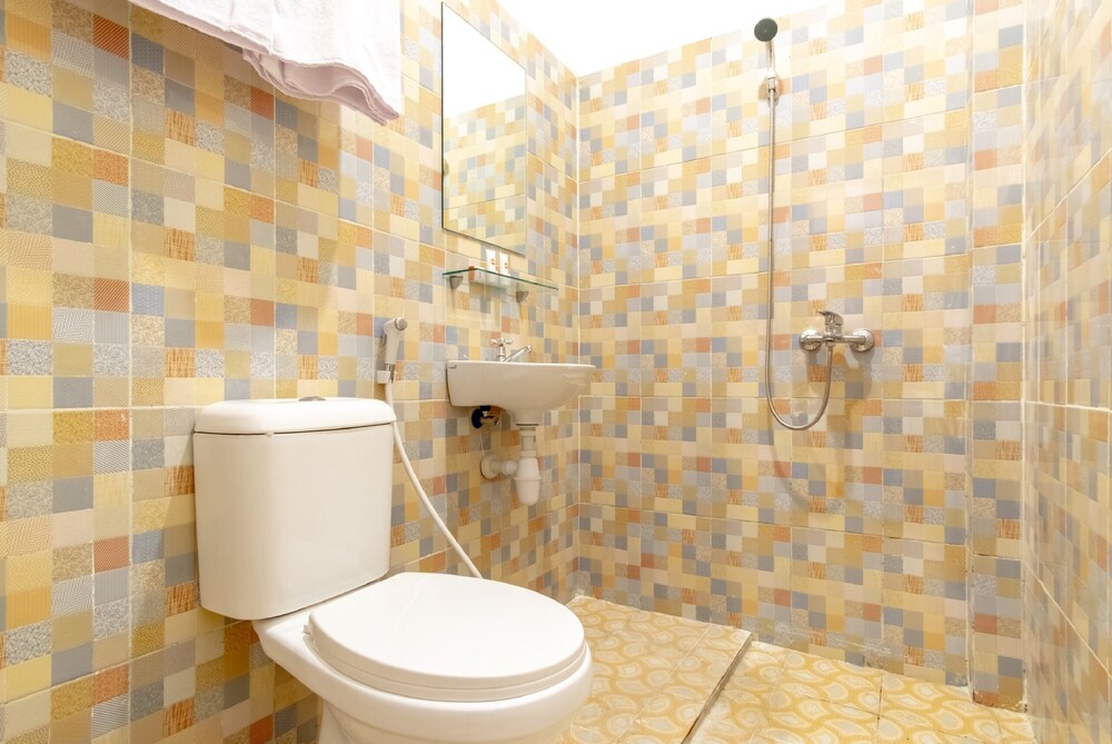 Tmj Guest House by OYO Rooms