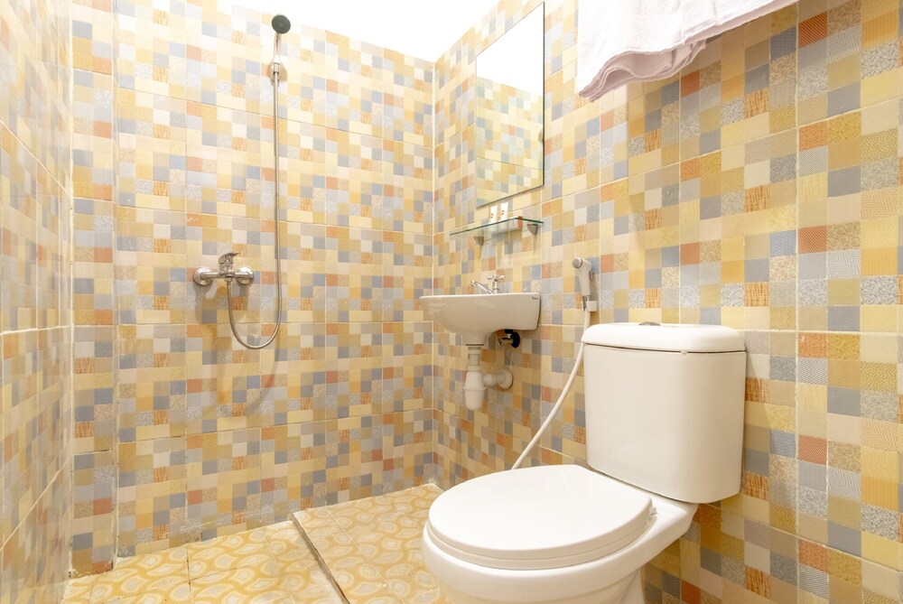 Tmj Guest House by OYO Rooms