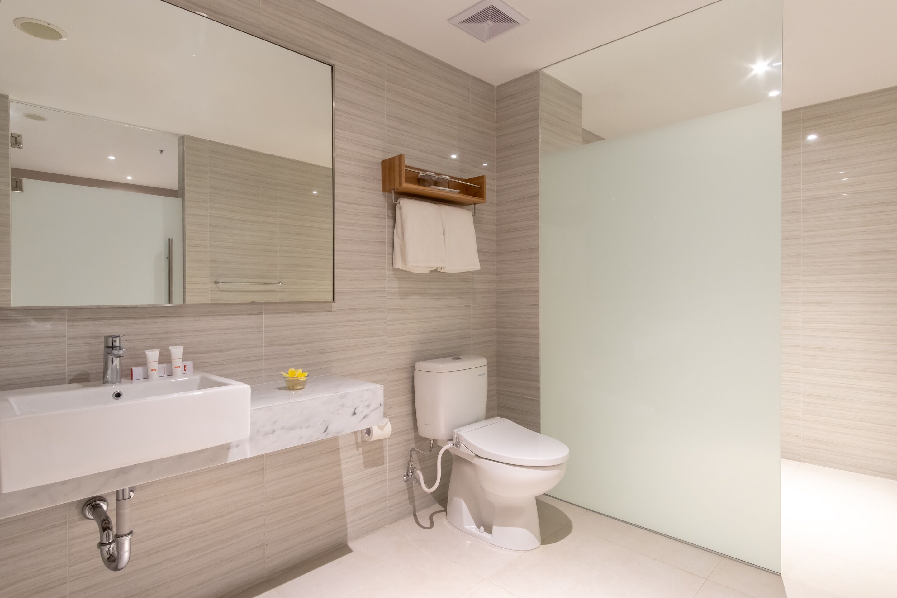 Travel Hub Hotel by OYO Rooms