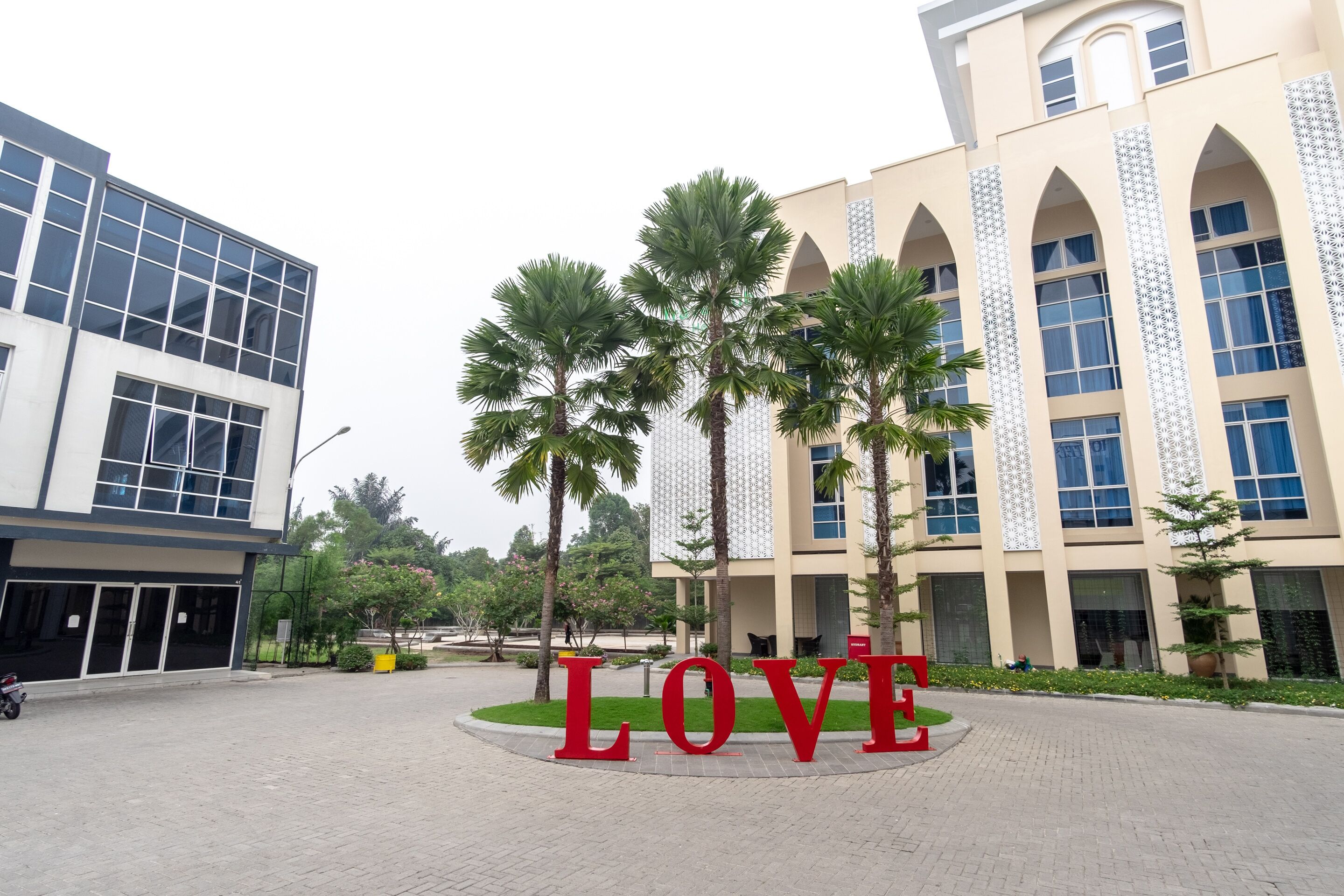 Travel Hub Hotel by OYO Rooms