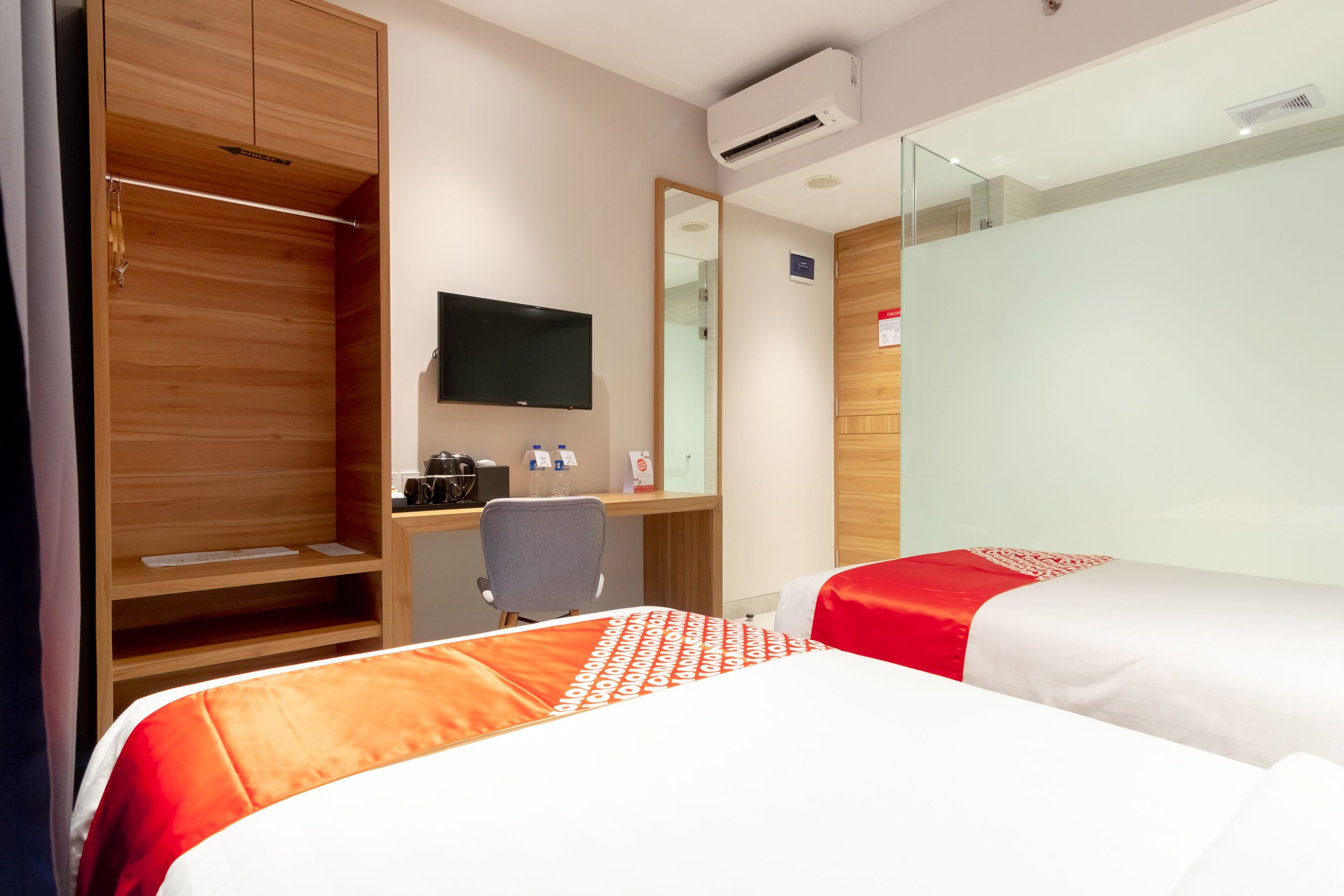 Travel Hub Hotel by OYO Rooms