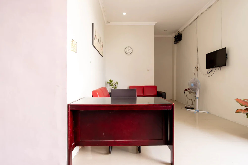 Vandolia Guest House by Reddoors