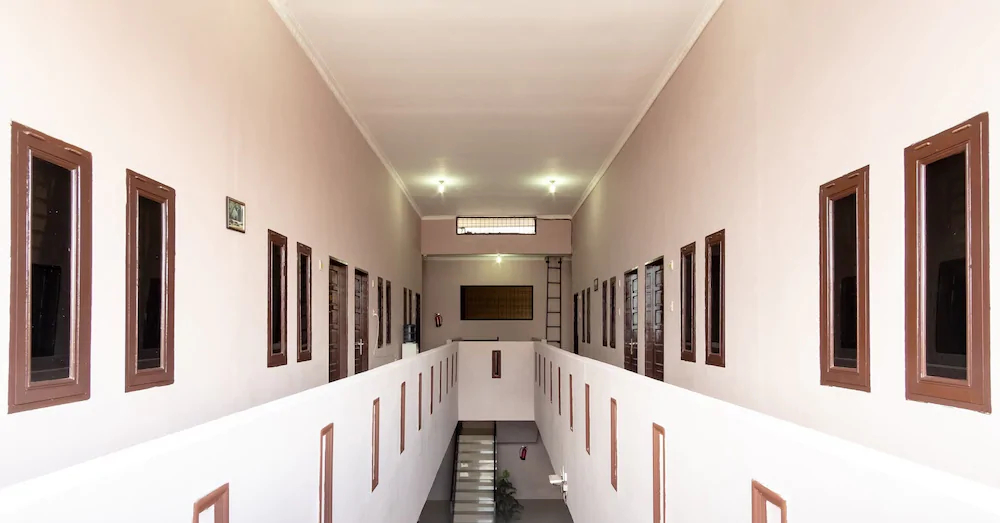 Vandolia Guest House by Reddoors