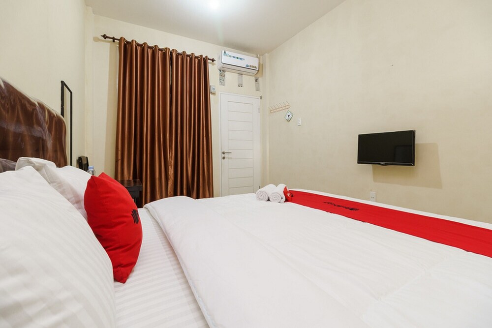 Zaya Kost by RedDoorz
