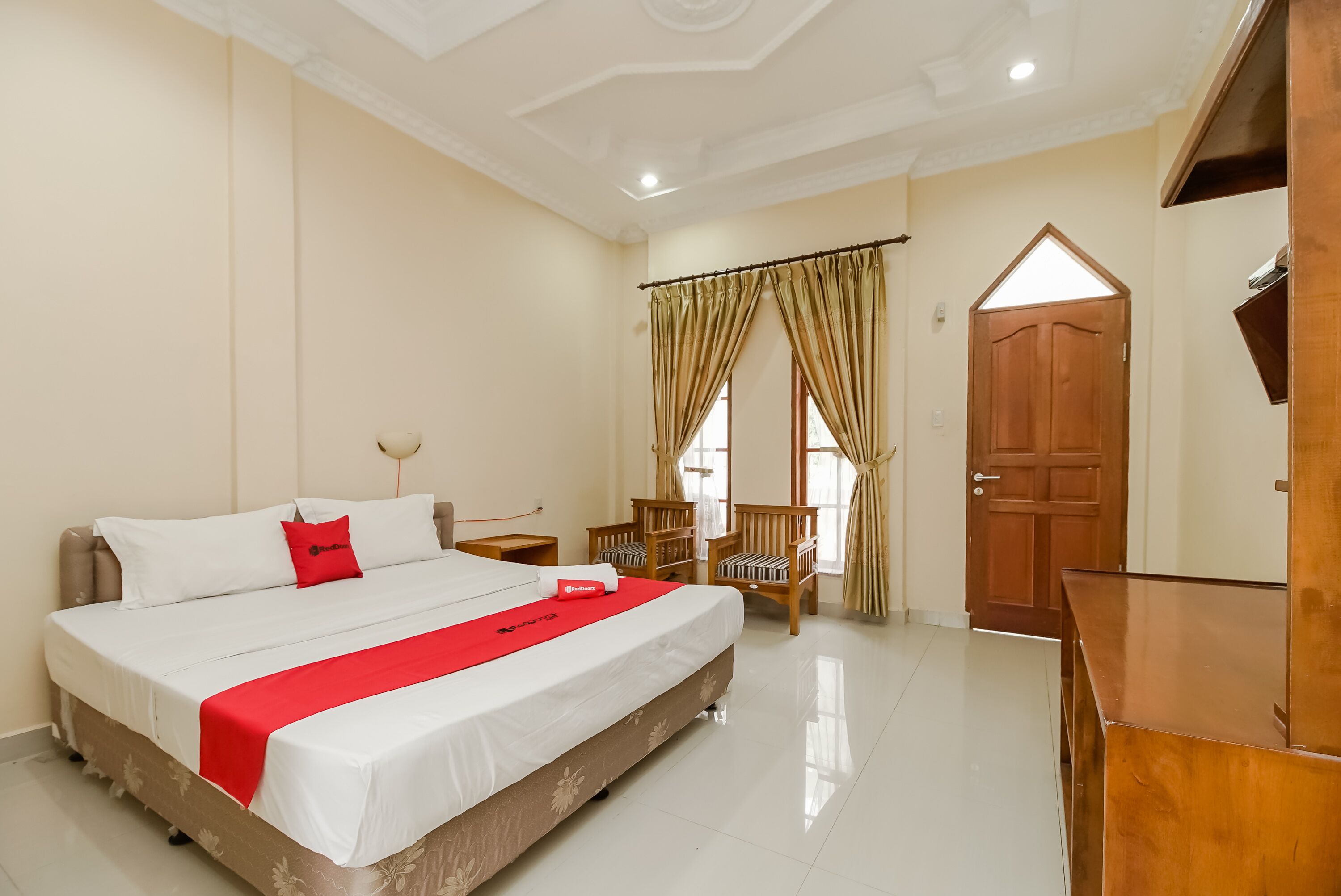 Wisma Sibayak Guest House by RedDoorz