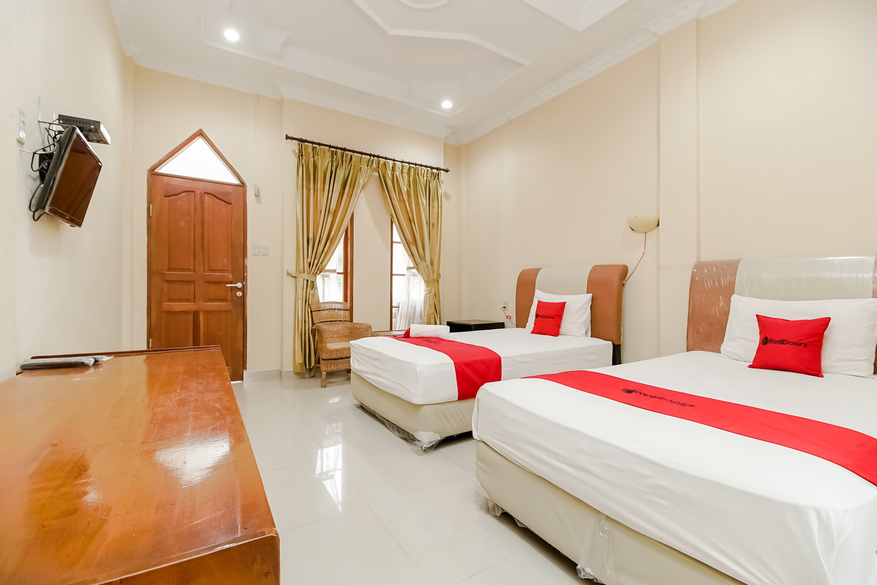 Wisma Sibayak Guest House by RedDoorz