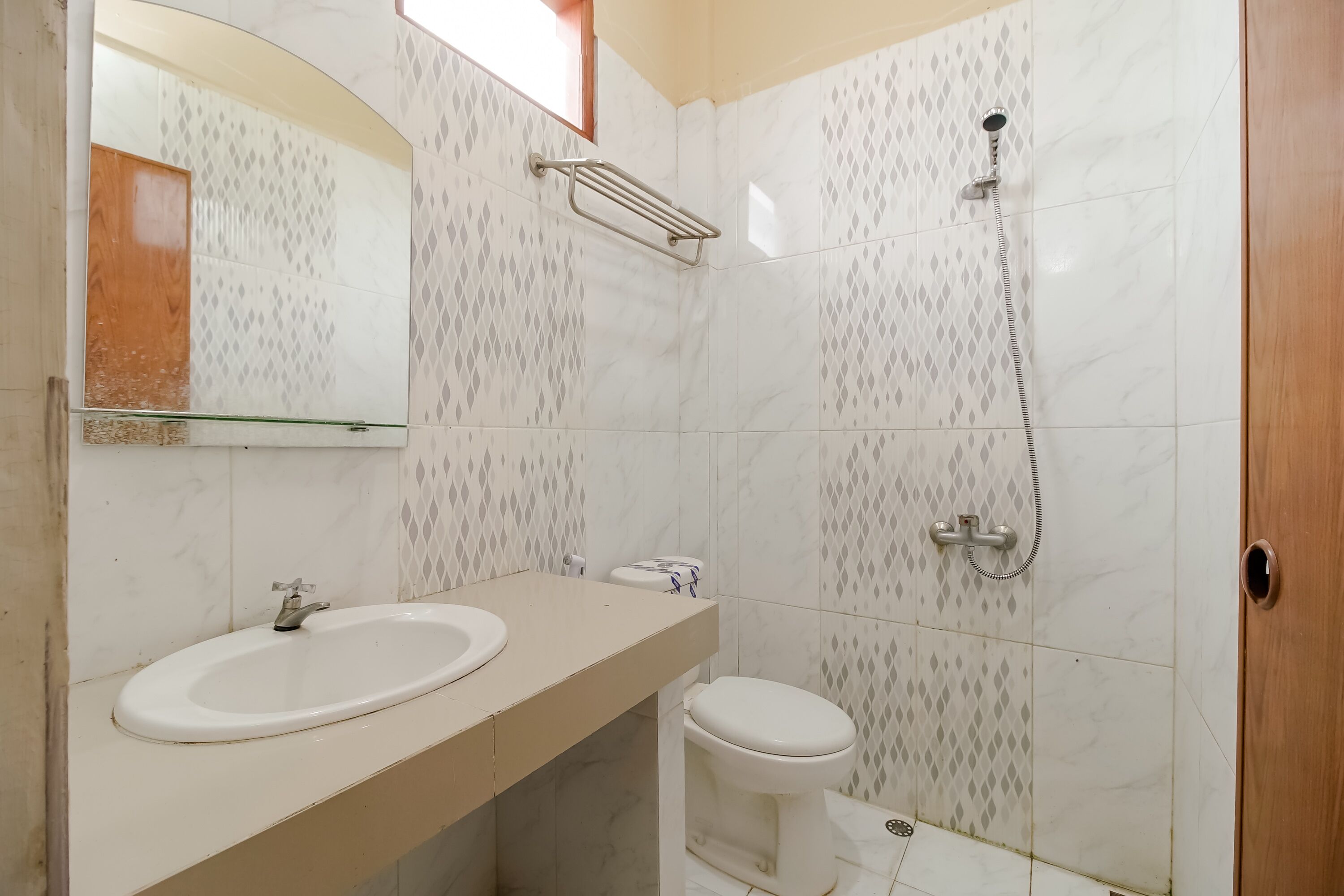 Wisma Sibayak Guest House by RedDoorz